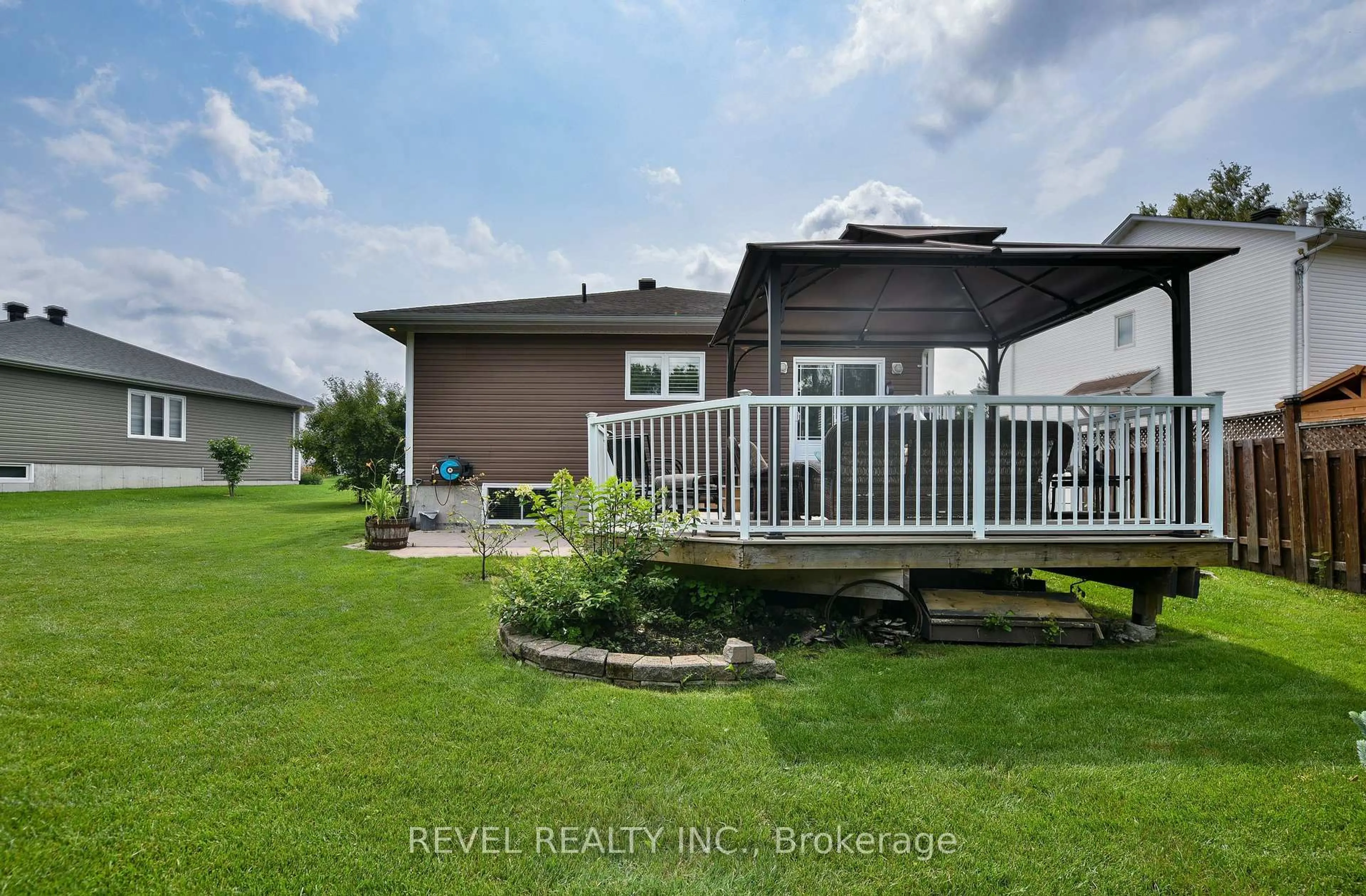 Home with vinyl exterior material, water/lake/river/ocean view for 304 JV Bonhomme Blvd, Timmins Ontario P4P 1H5