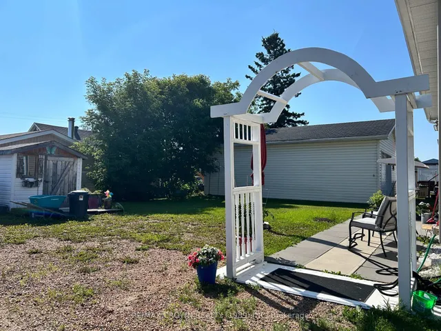 12 Erickson Ave, Kapuskasing 5
