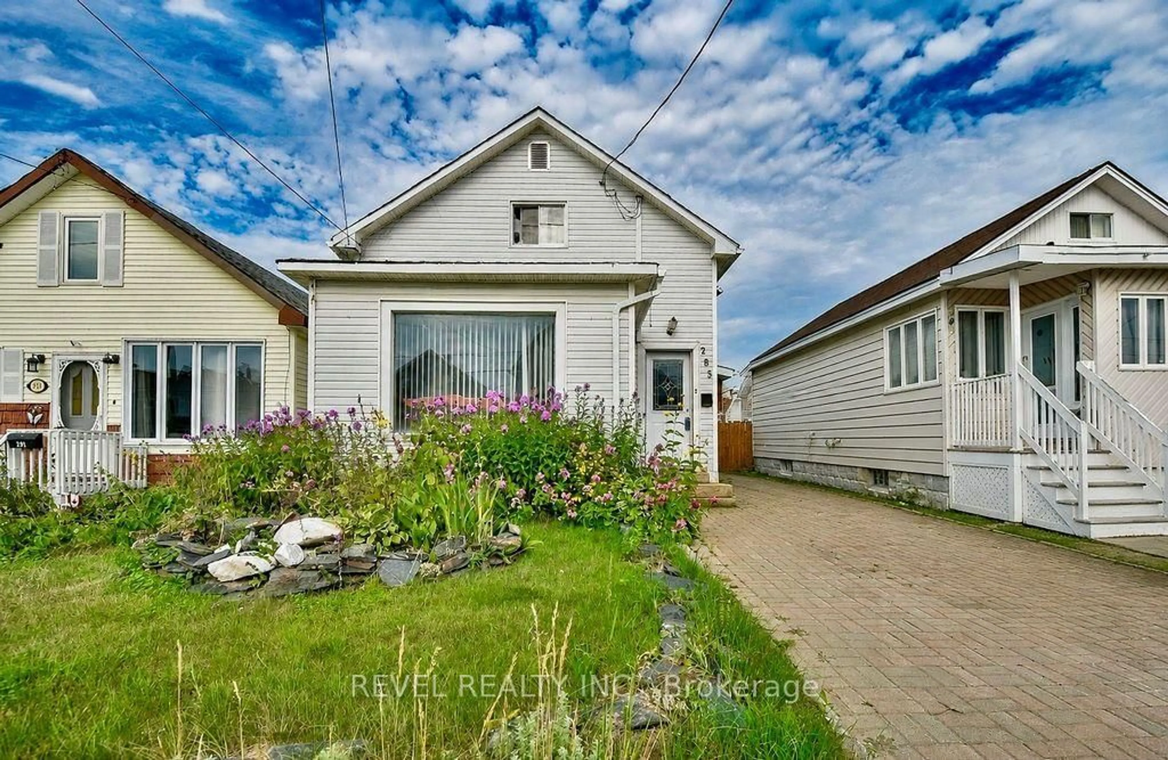 A pic from outside/outdoor area/front of a property/back of a property/a pic from drone, street for 285 Elm St, Timmins Ontario P4N 1X3