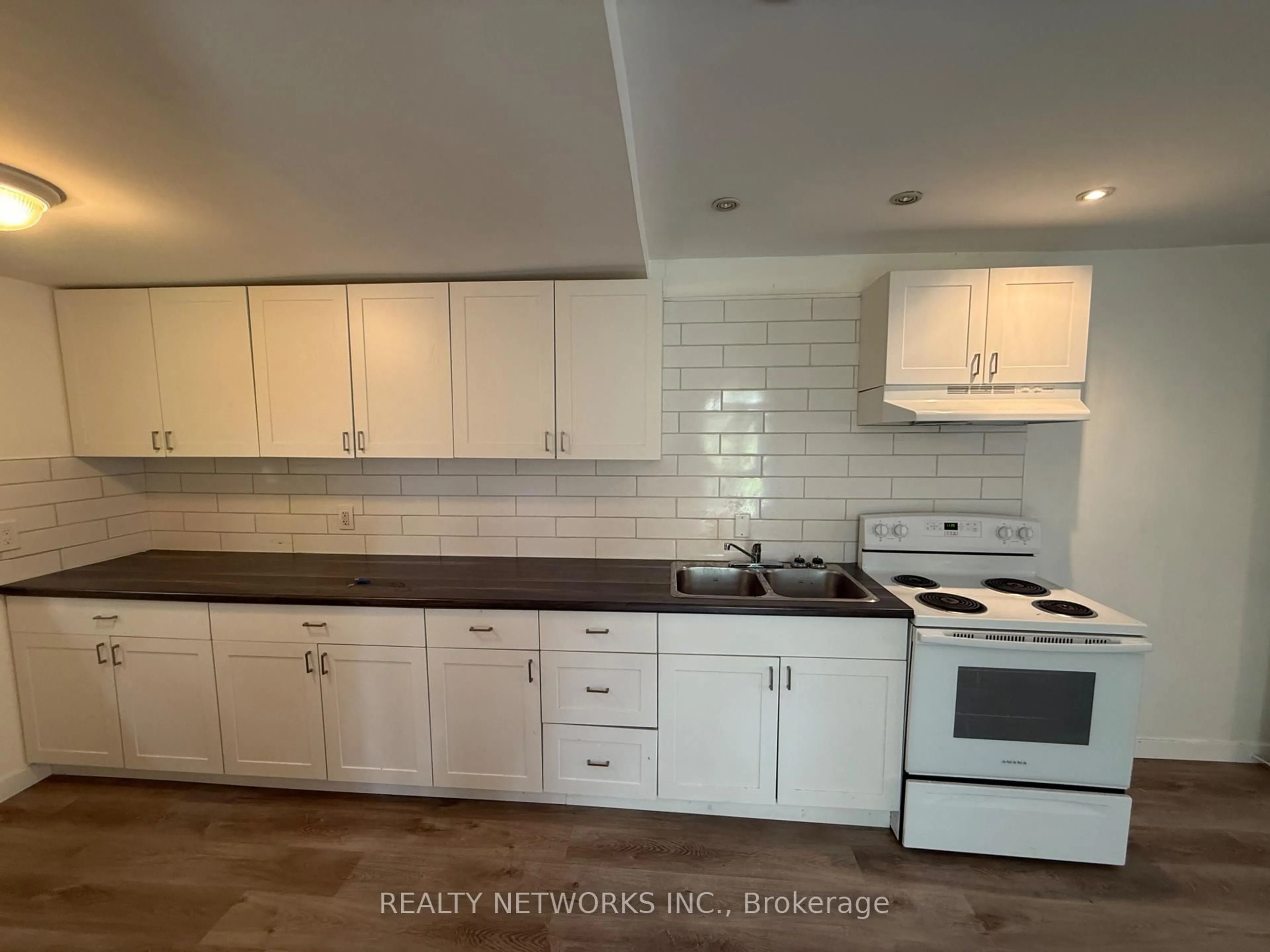 Standard kitchen, ceramic/tile floor for 156 Warner St, Timmins Ontario P0N 1H0