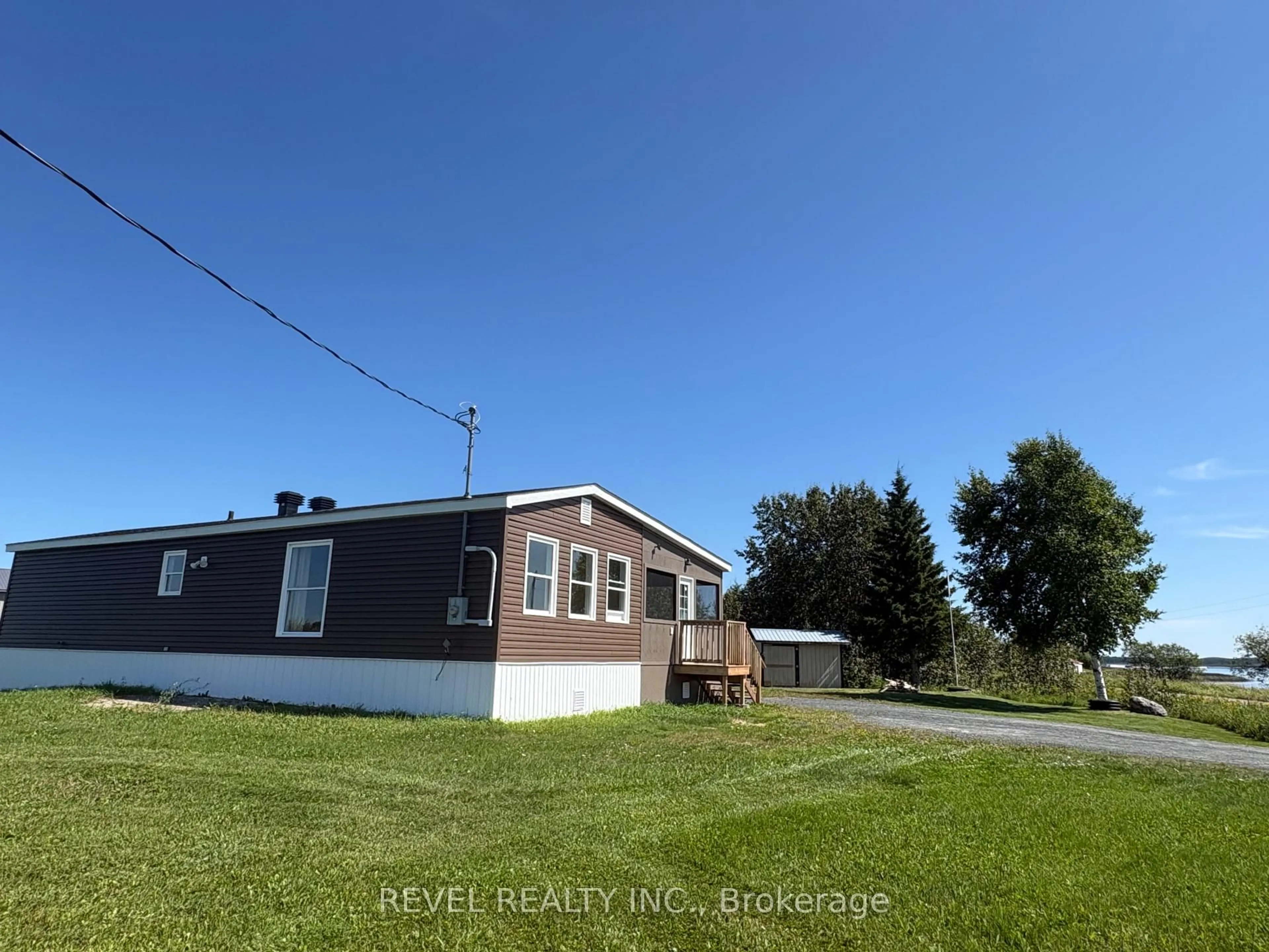 A pic from outside/outdoor area/front of a property/back of a property/a pic from drone, unknown for 585 CONC 6 & 7 Concession, Cochrane Ontario P0L 1C0