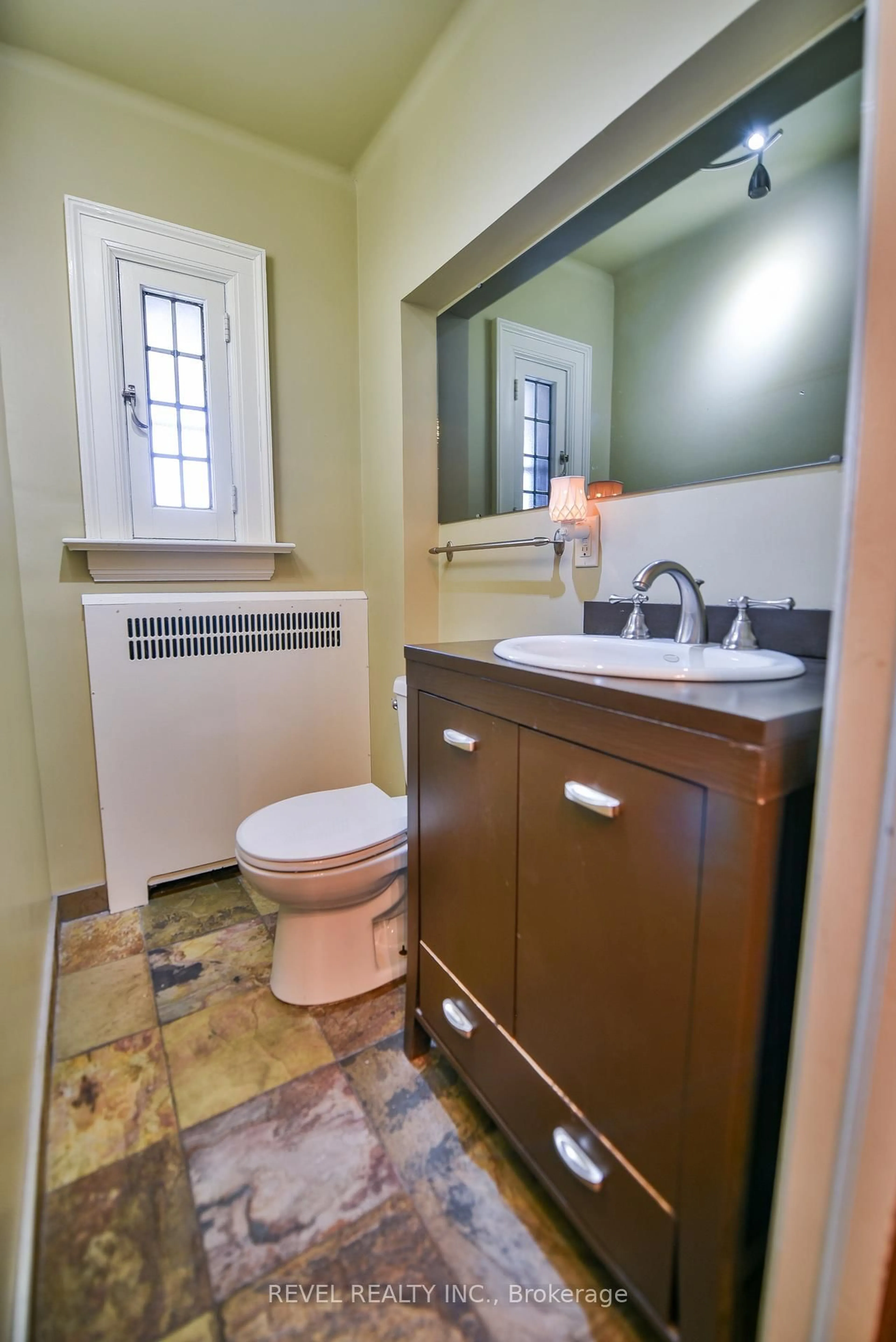Standard bathroom, ceramic/tile floor for 184 Hemlock St, Timmins Ontario P4N 6S6