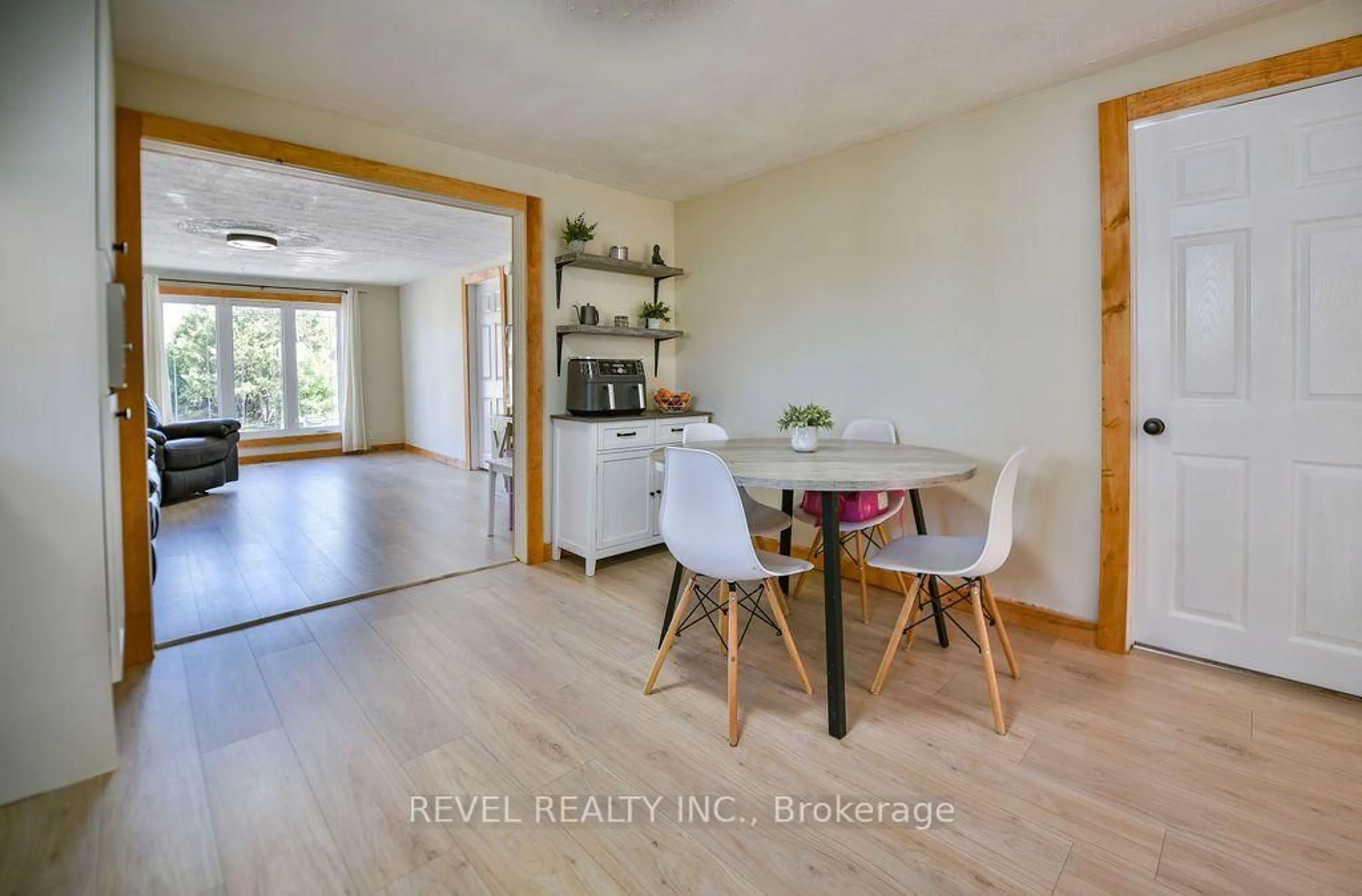 Dining room, wood/laminate floor for 47 Essa Ave, Timmins Ontario P0N 1H0