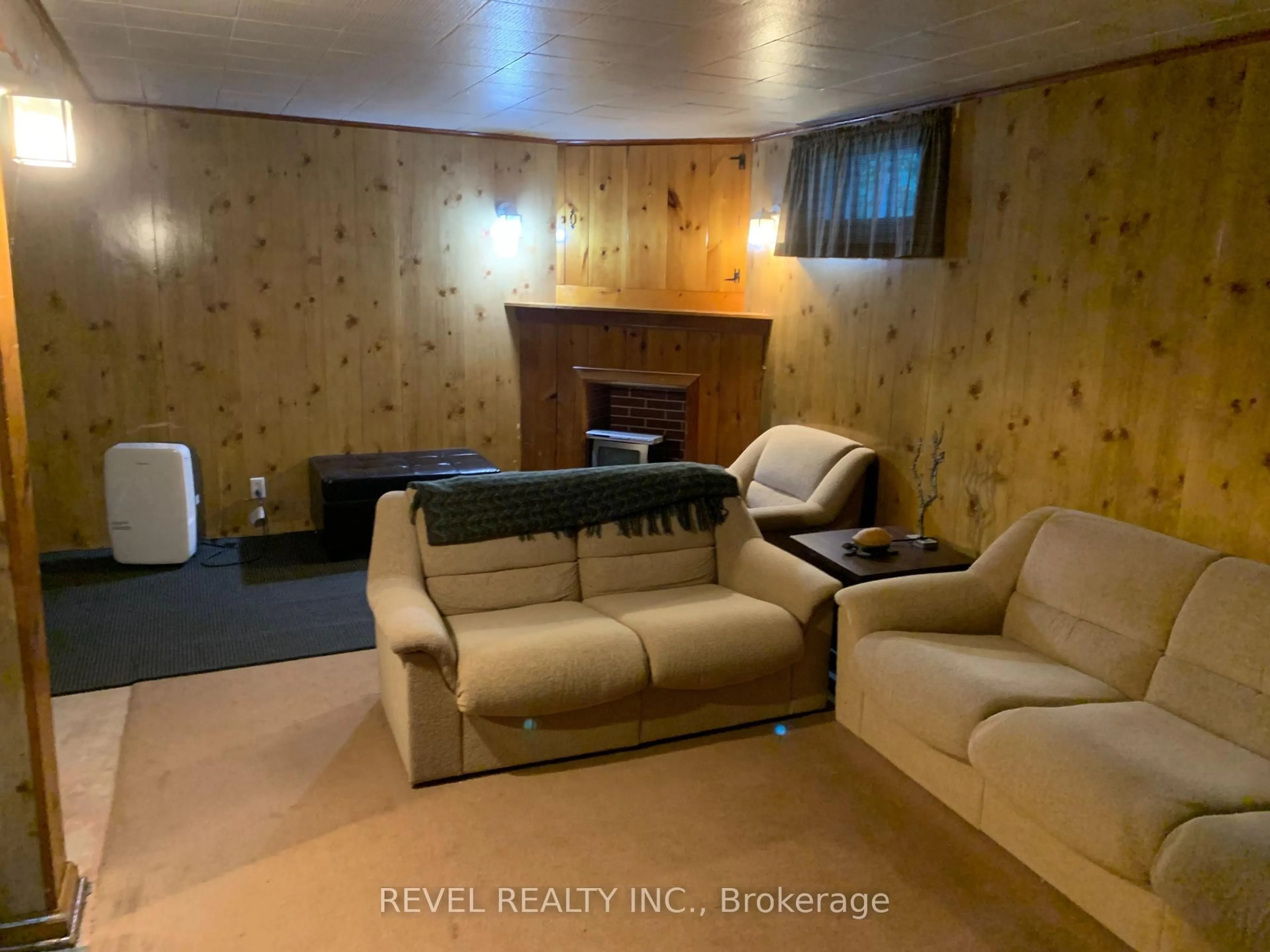 A pic of a room for 427 Harmony St, Timmins Ontario P4N 7A4