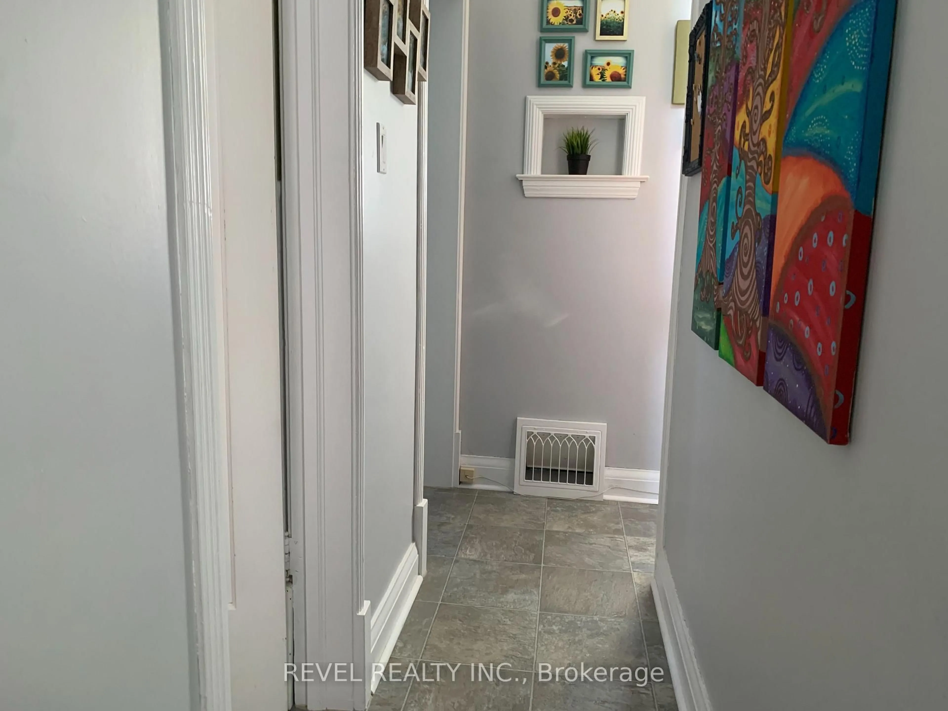 Indoor entryway for 427 Harmony St, Timmins Ontario P4N 7A4