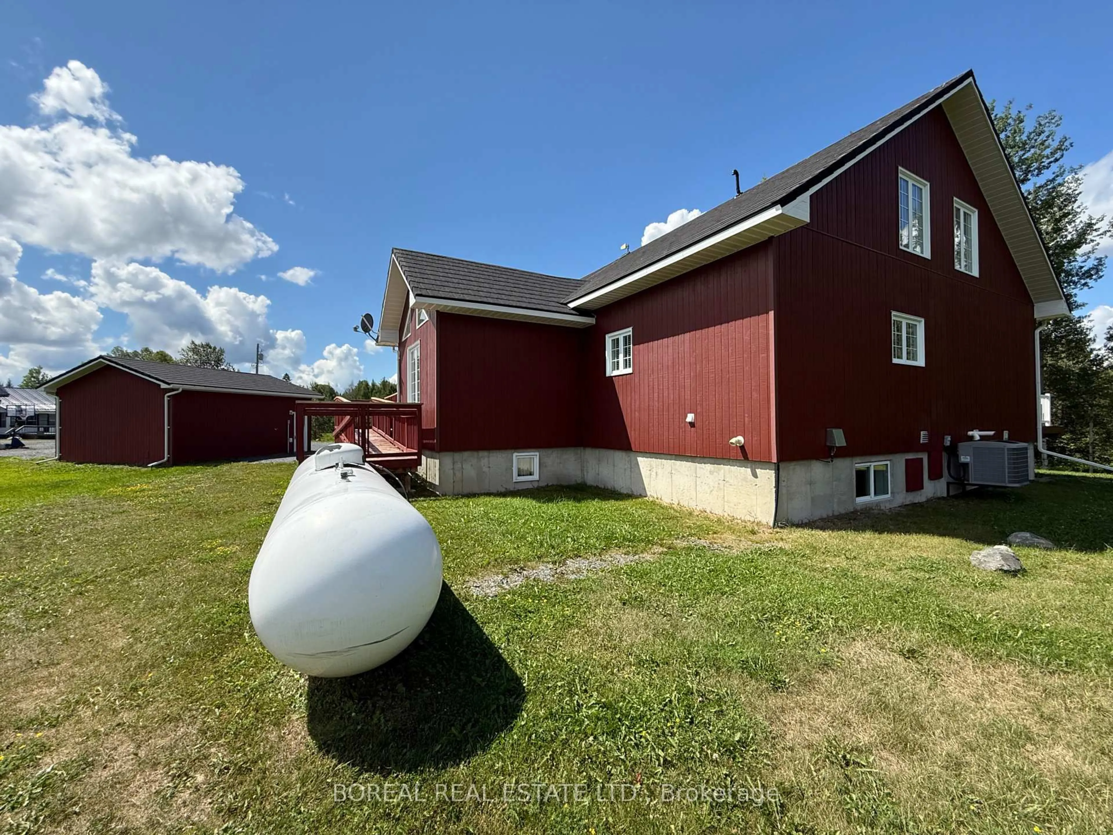Home with vinyl exterior material, building for LT 12 CON 5 CLUTE Township, Cochrane Ontario P0L 1C0