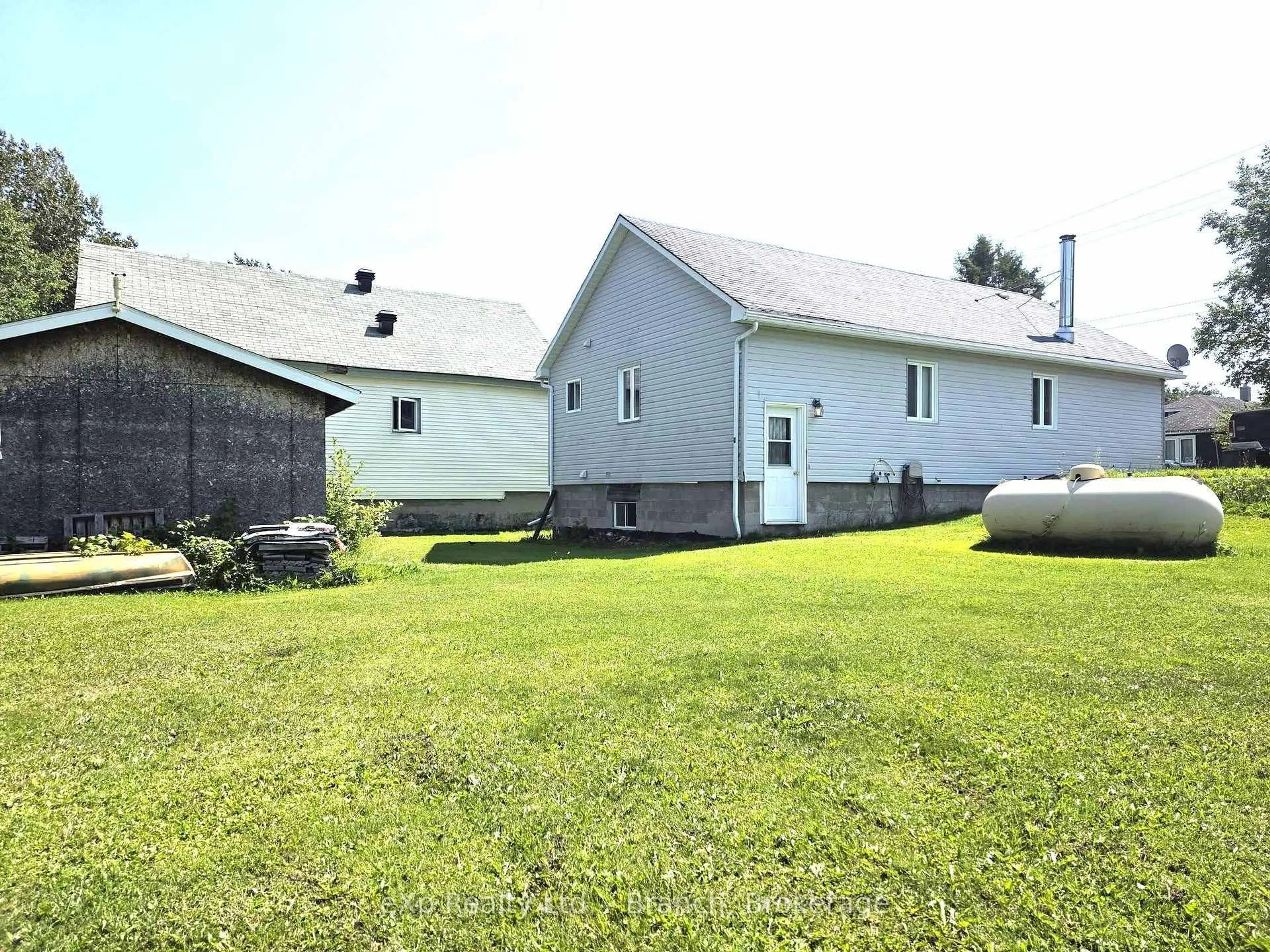 A pic from outside/outdoor area/front of a property/back of a property/a pic from drone, building for 34 Third Ave, Kirkland Lake Ontario P0K 1L0