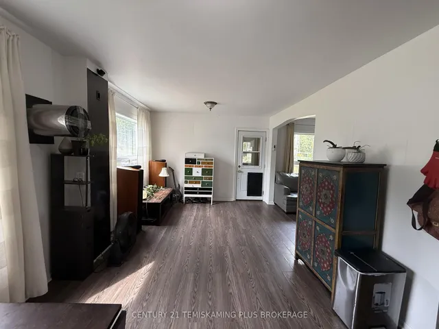 8 Swastika Ave, Kirkland Lake 3