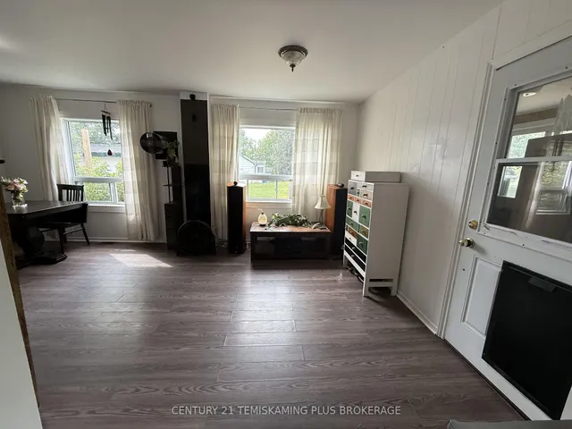 8 Swastika Ave, Kirkland Lake 5