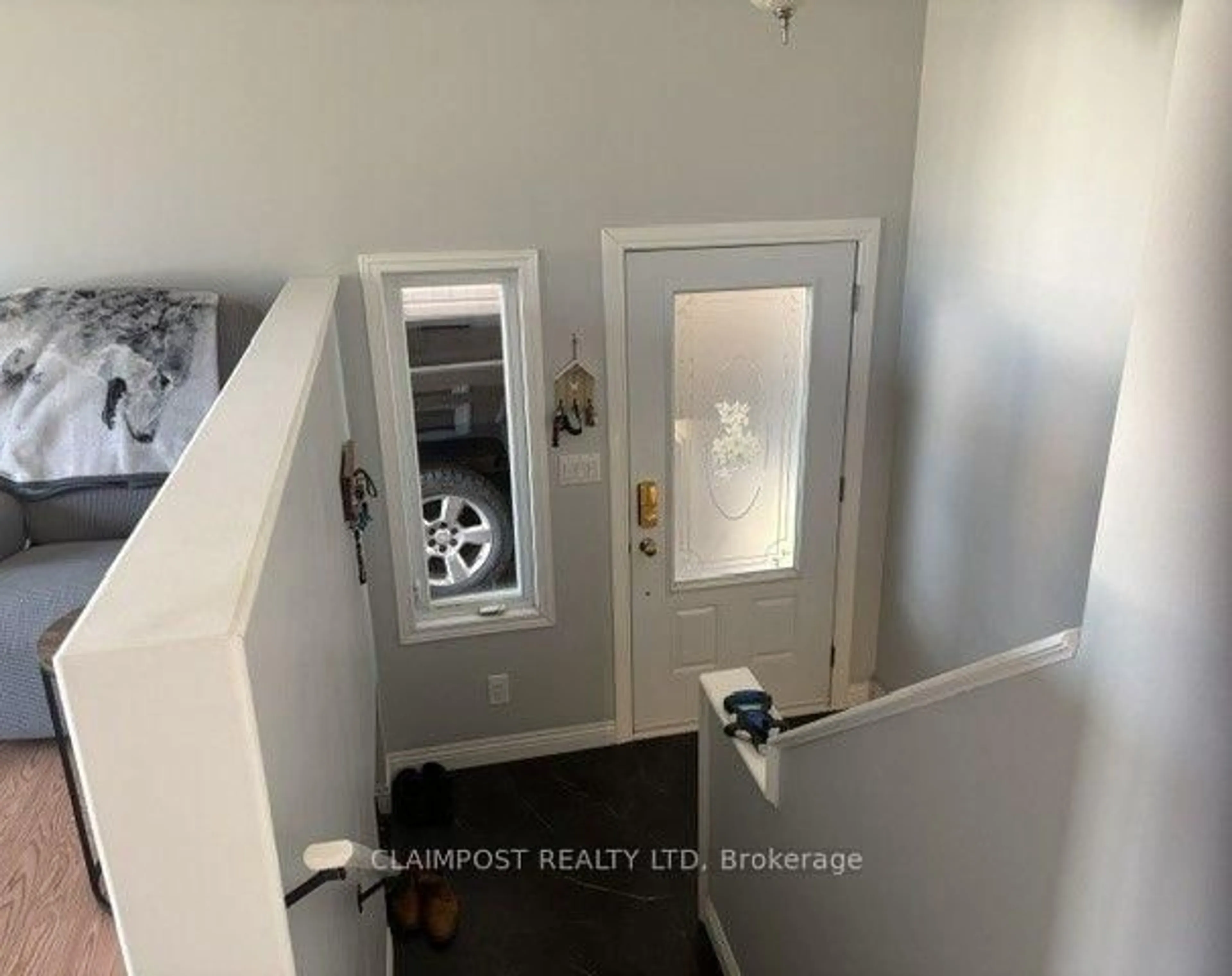 Indoor entryway for 120 Cameron St, Timmins Ontario P4N 5B7