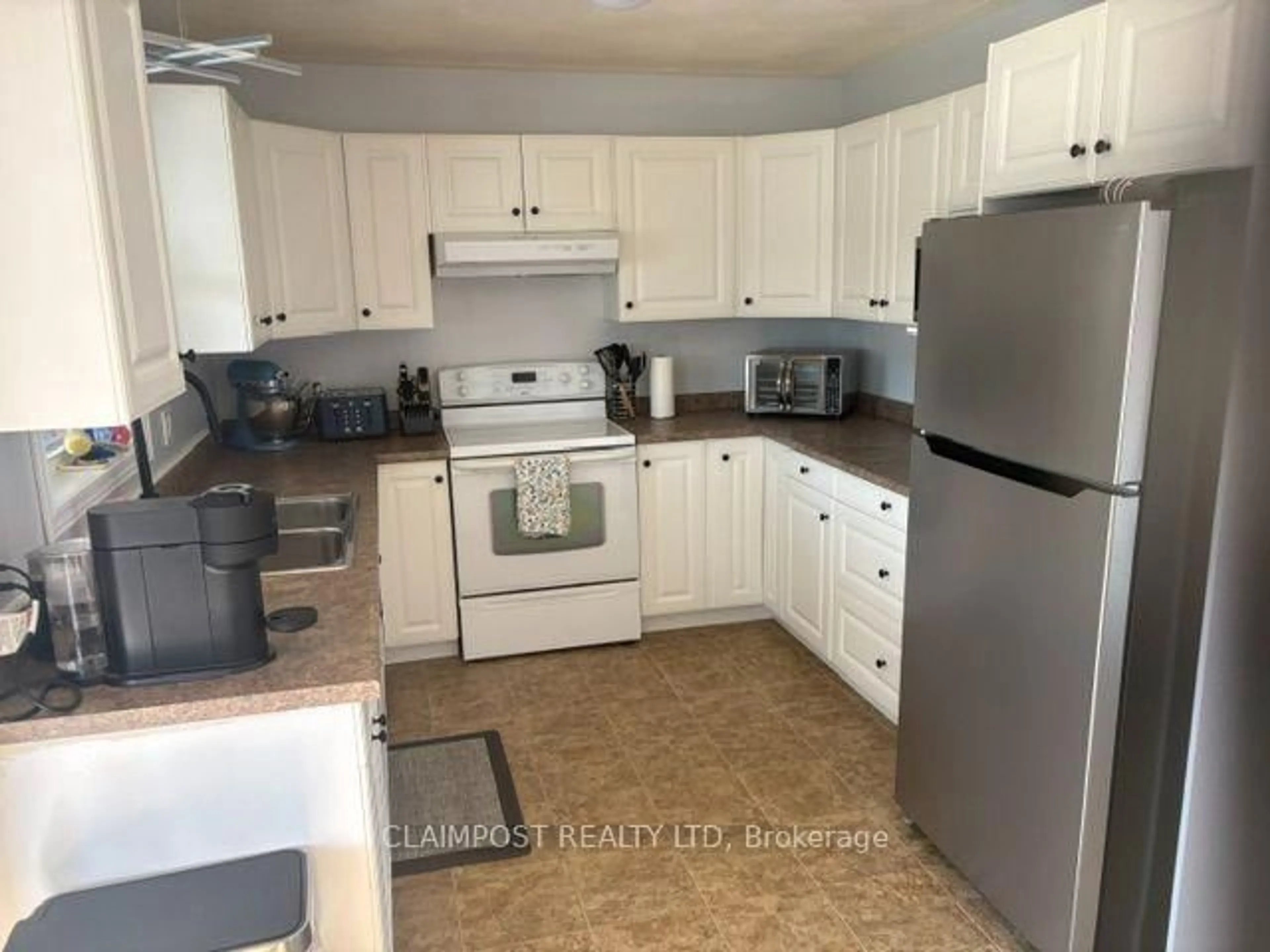 Standard kitchen, unknown for 120 Cameron St, Timmins Ontario P4N 5B7