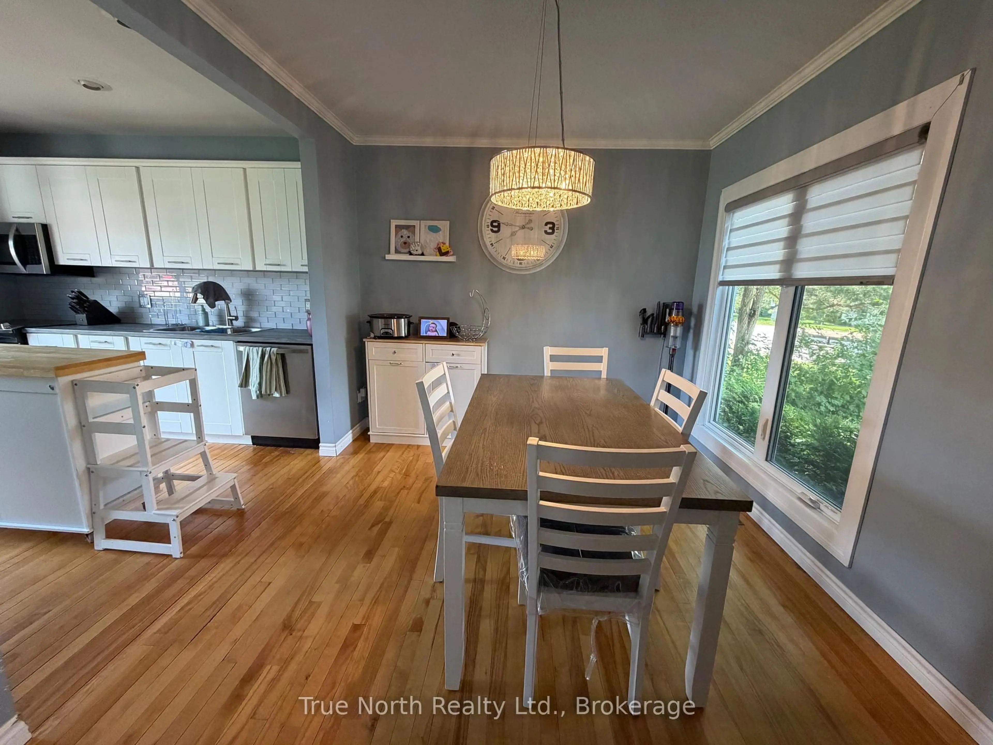 Dining room, wood/laminate floor for 20 Devonshire St, Kapuskasing Ontario P5N 1C1