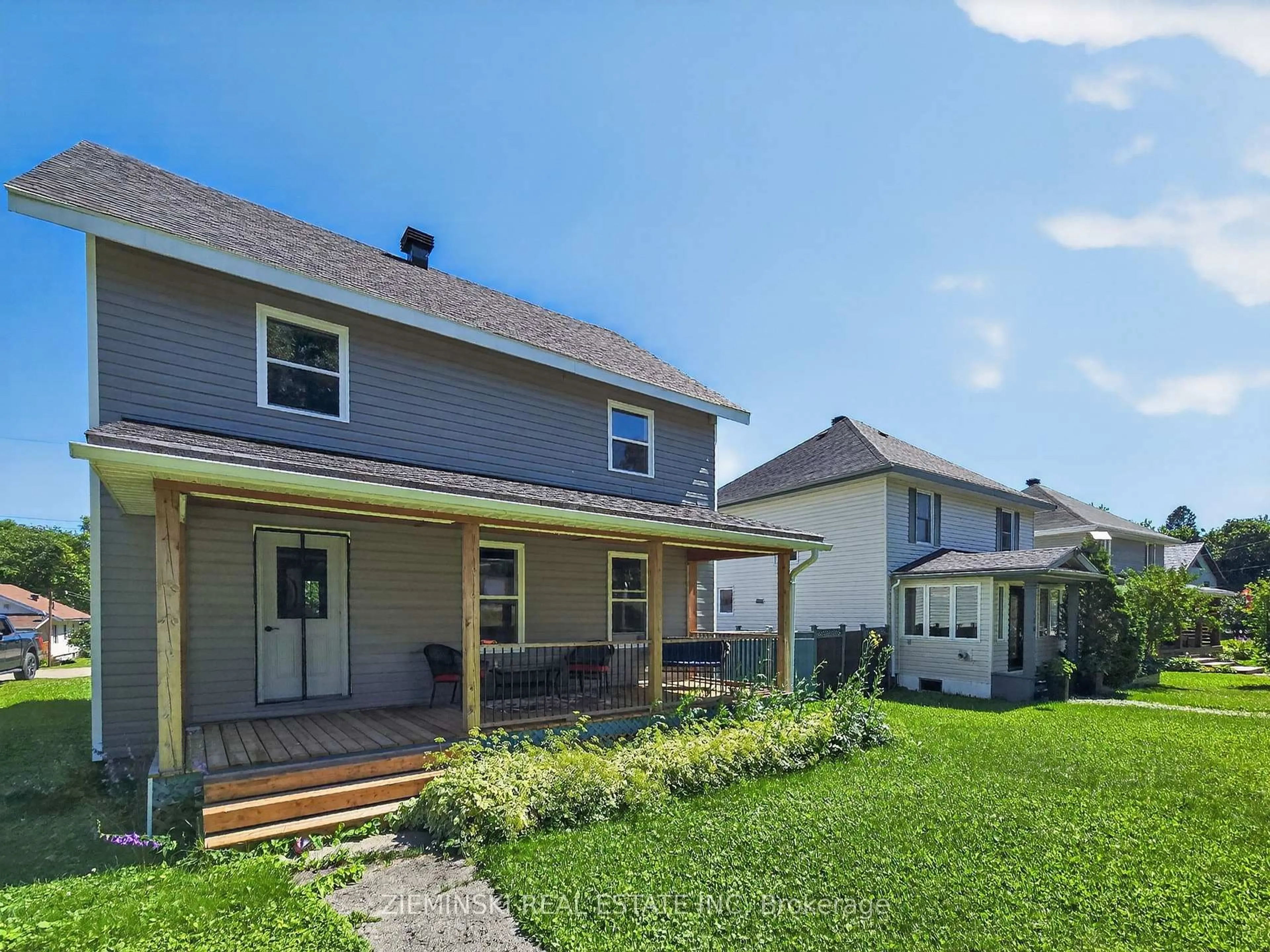 A pic from outside/outdoor area/front of a property/back of a property/a pic from drone, street for 137 Cambridge Ave, Iroquois Falls Ontario P0K 1E0