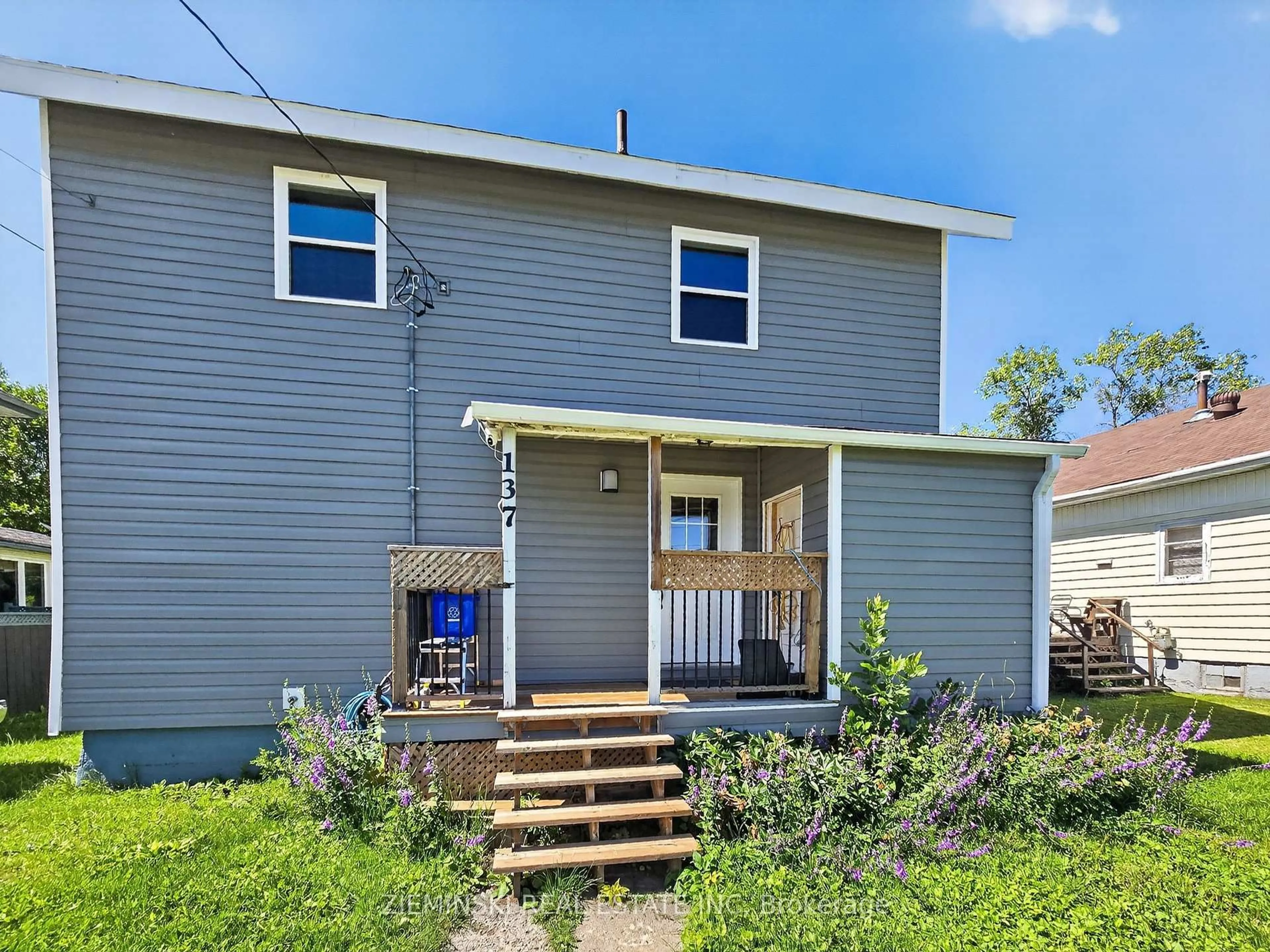Home with vinyl exterior material, street for 137 Cambridge Ave, Iroquois Falls Ontario P0K 1E0