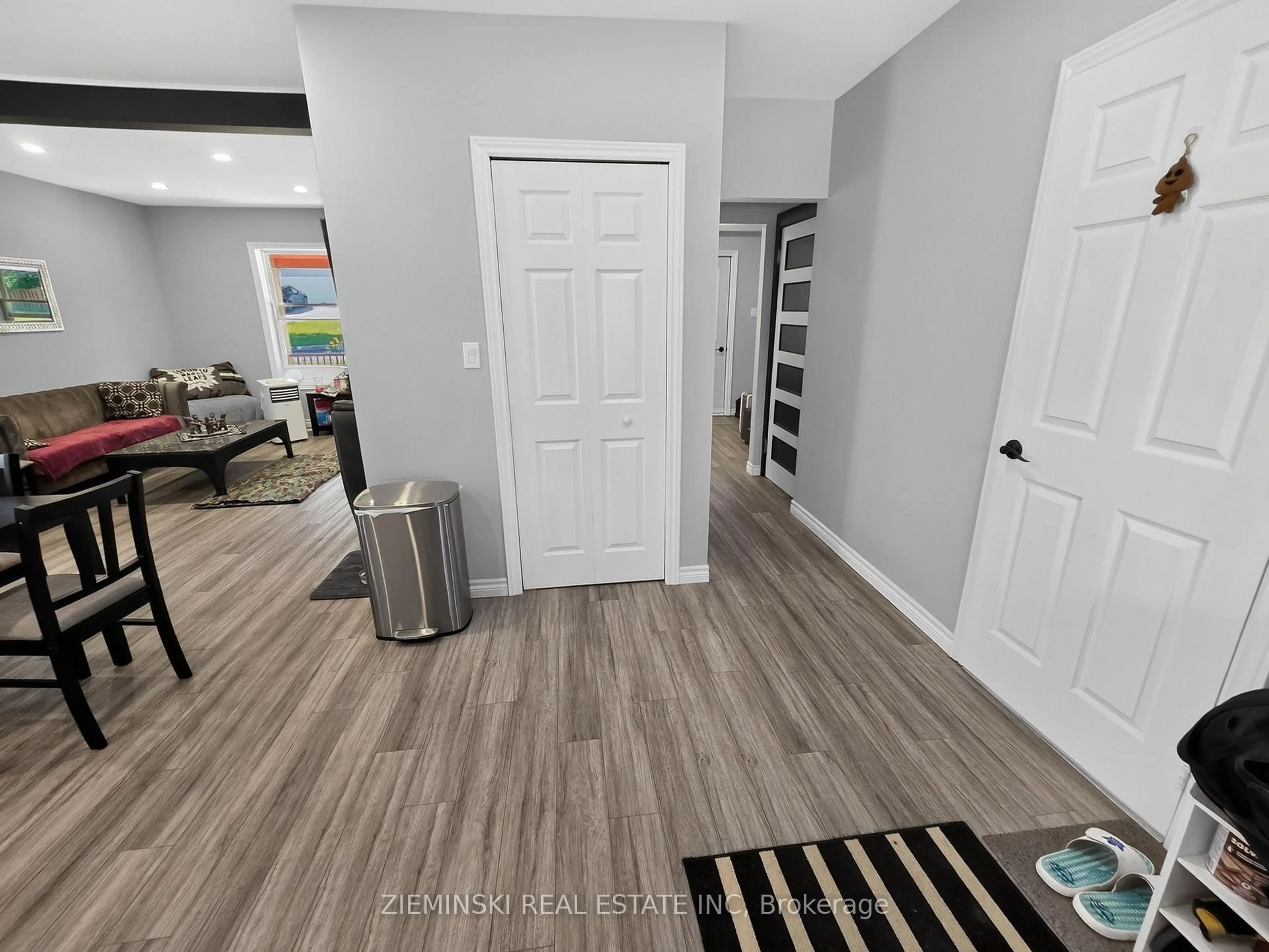 Indoor entryway for 137 Cambridge Ave, Iroquois Falls Ontario P0K 1E0
