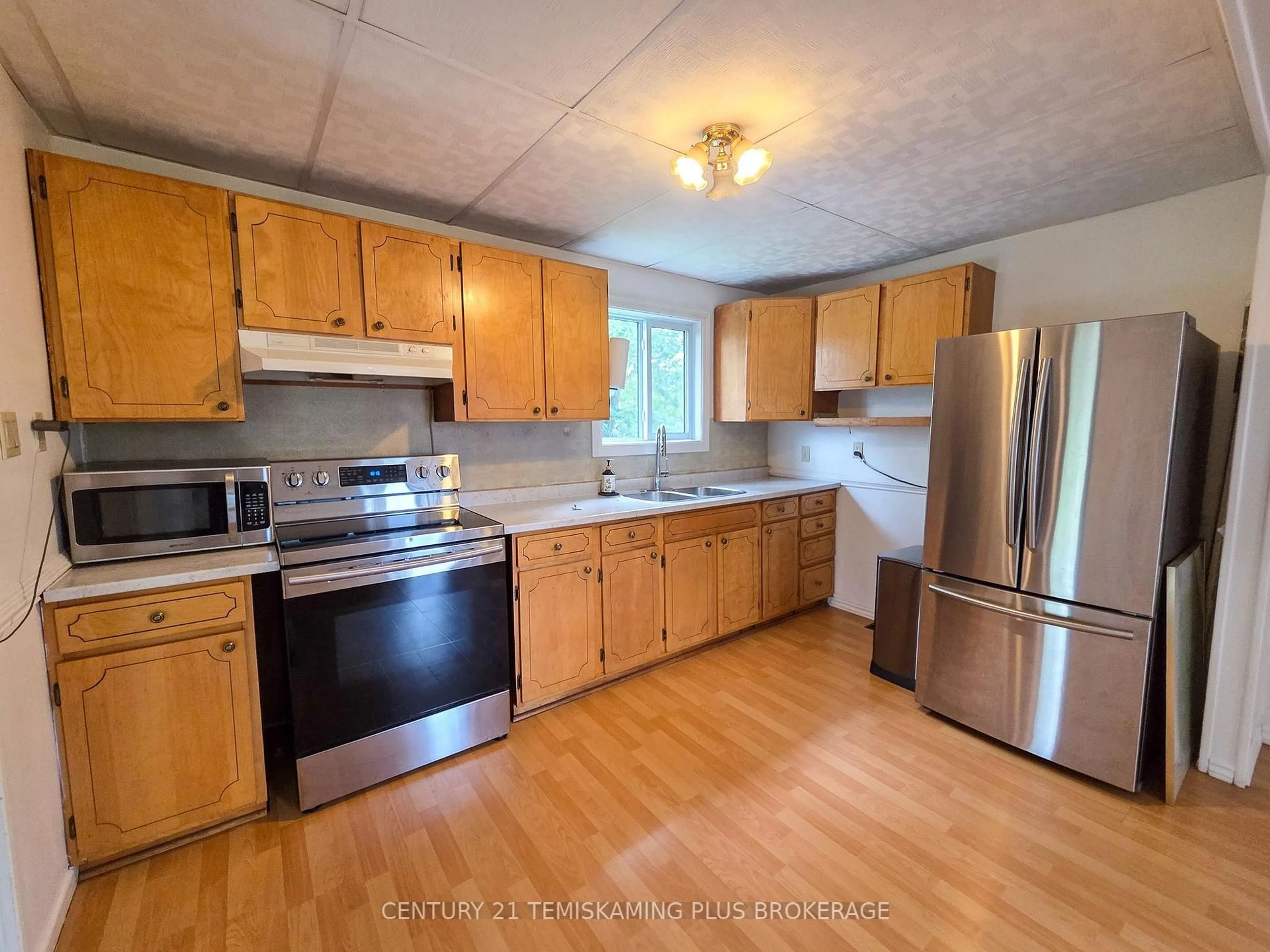 Standard kitchen, unknown for 51 Third Ave, Kirkland Lake Ontario P0K 1L0