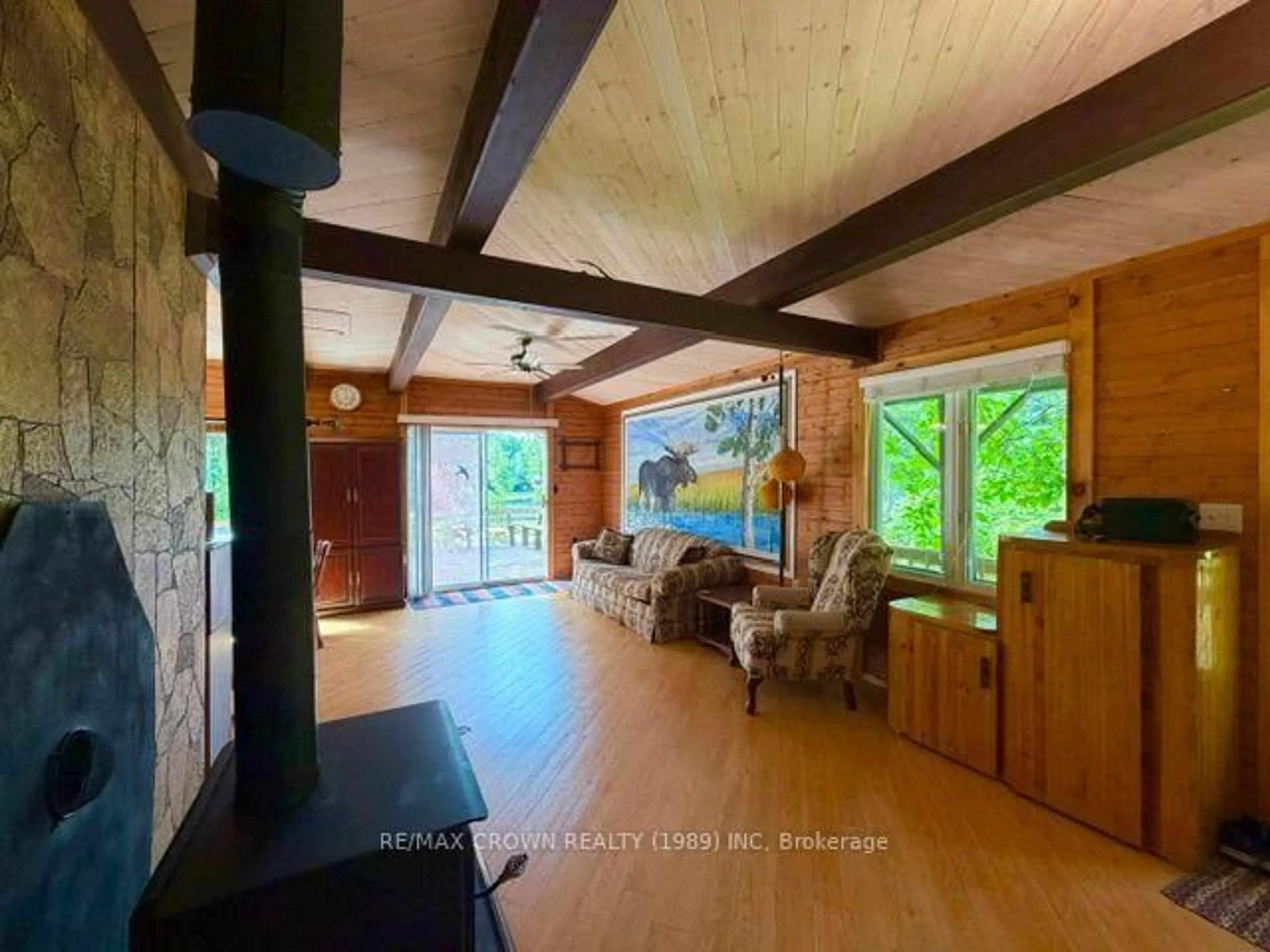 Indoor entryway for 2 WEST BAY Rd, Hearst Ontario P0L 1N0