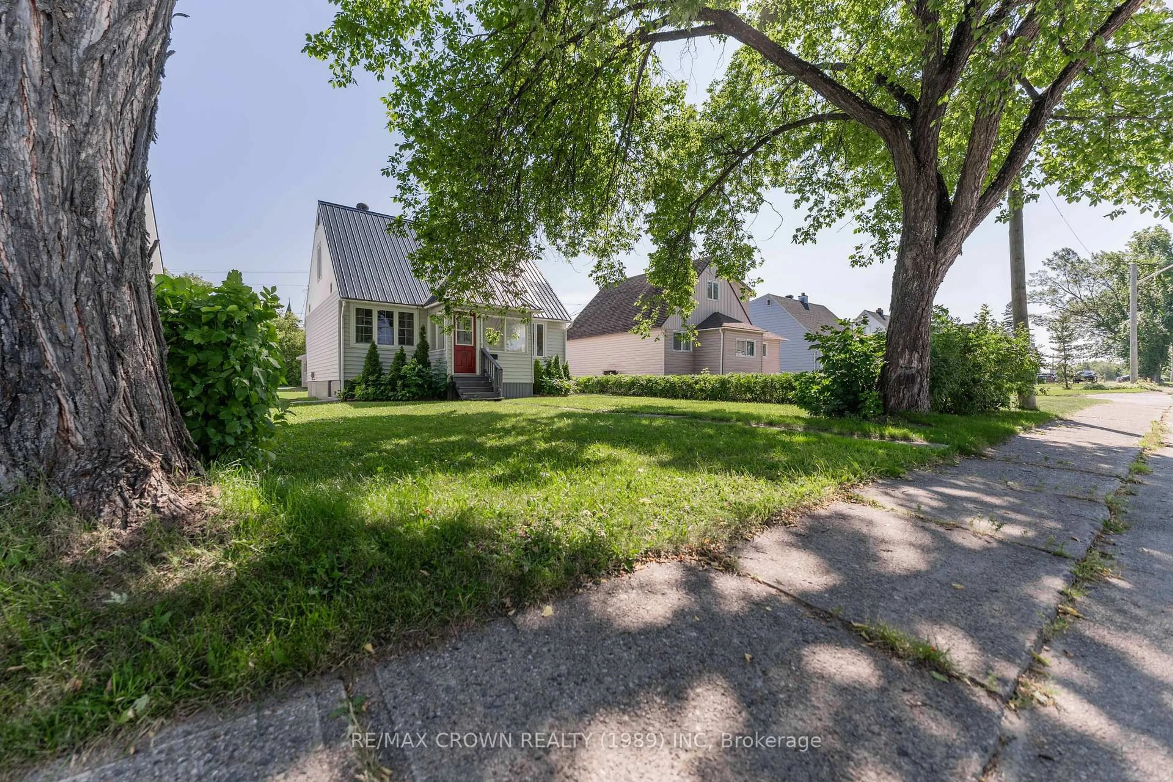 A pic from outside/outdoor area/front of a property/back of a property/a pic from drone, street for 40 Bowman Ave, Kapuskasing Ontario P5N 1N1