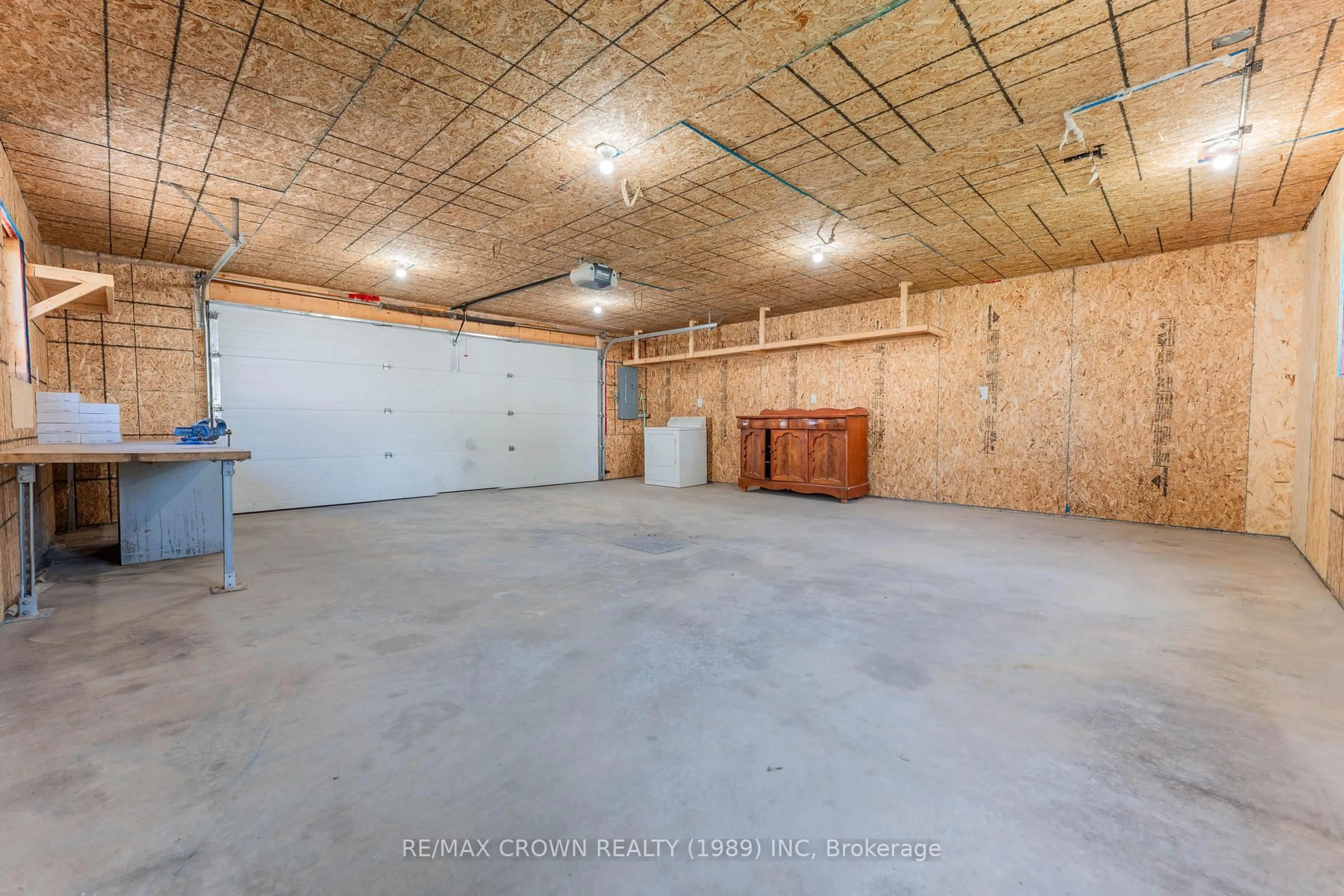 Indoor garage for 40 Bowman Ave, Kapuskasing Ontario P5N 1N1