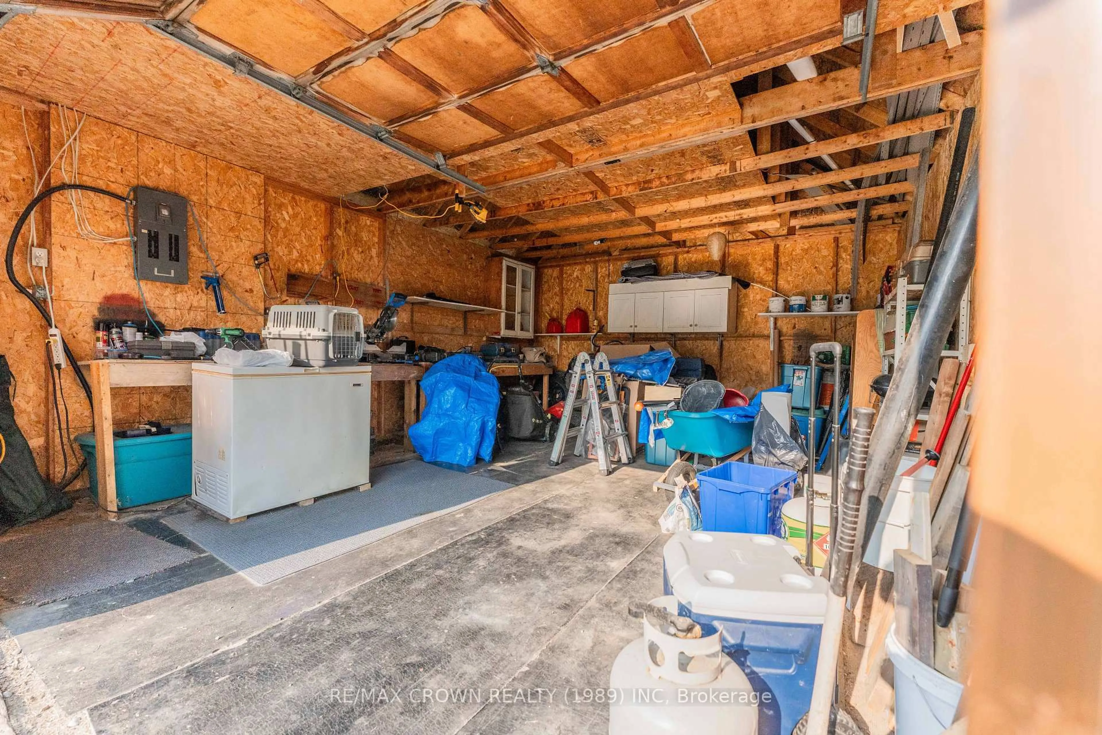 Indoor garage for 50 Dupont St, Smooth Rock Falls Ontario P0L 2B0