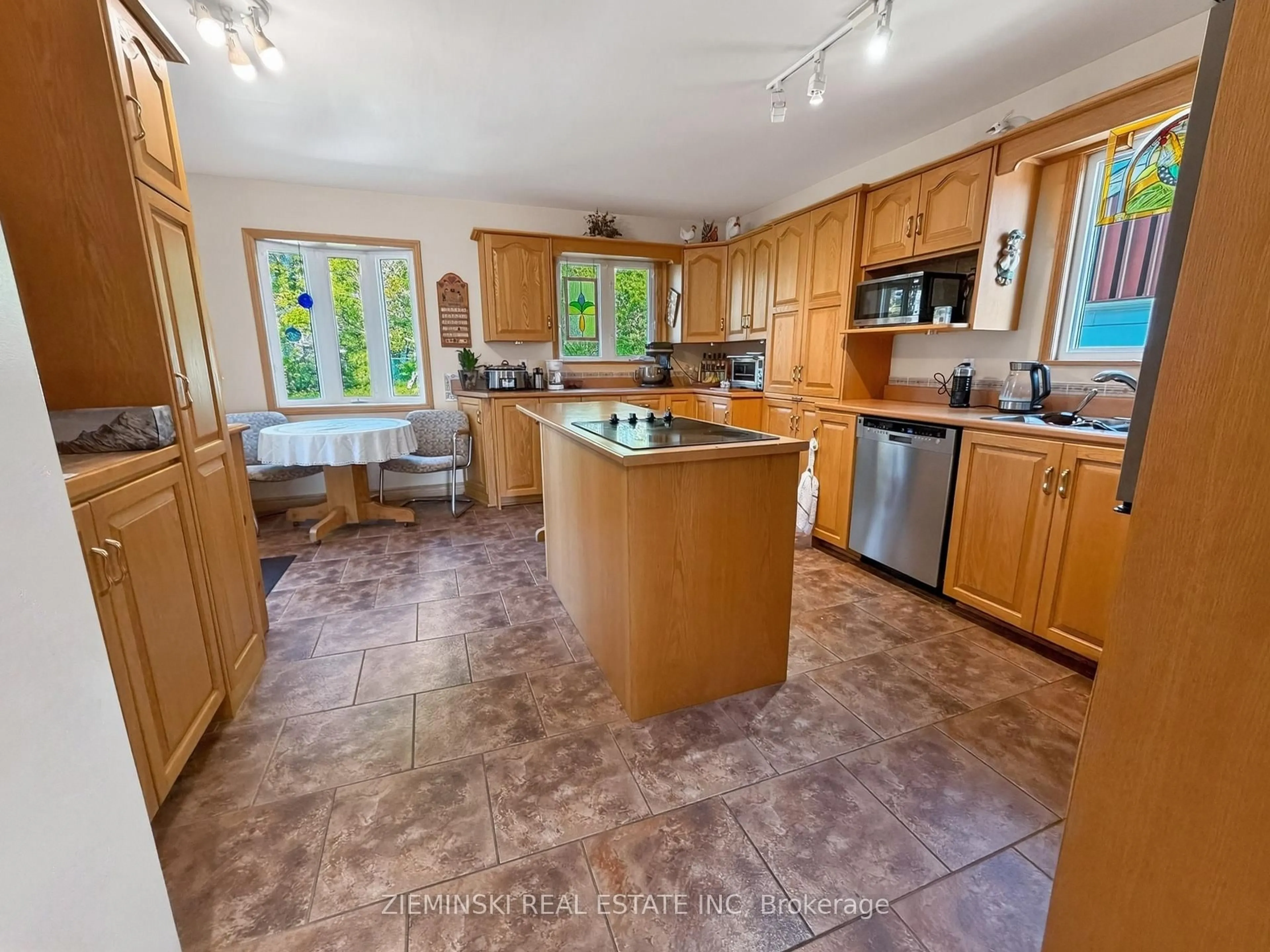 Open concept kitchen, unknown for 284 Fourteenth Ave, Cochrane Ontario P0L 1C0