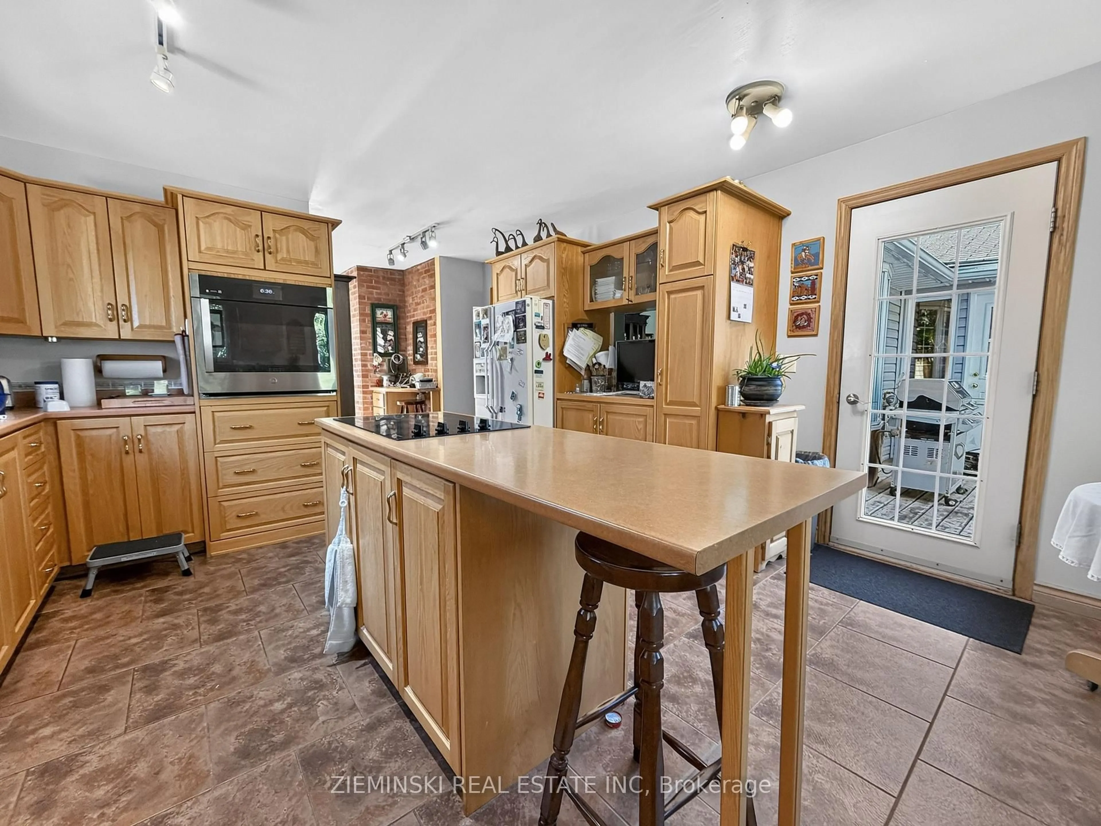 Open concept kitchen, unknown for 284 Fourteenth Ave, Cochrane Ontario P0L 1C0