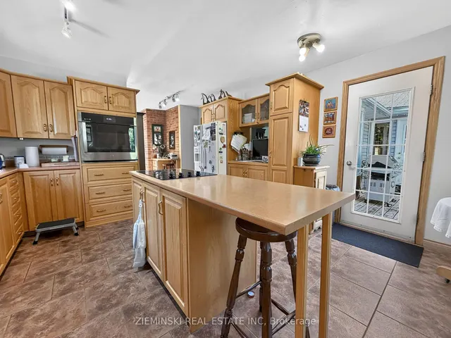 284 Fourteenth Ave, Cochrane 3