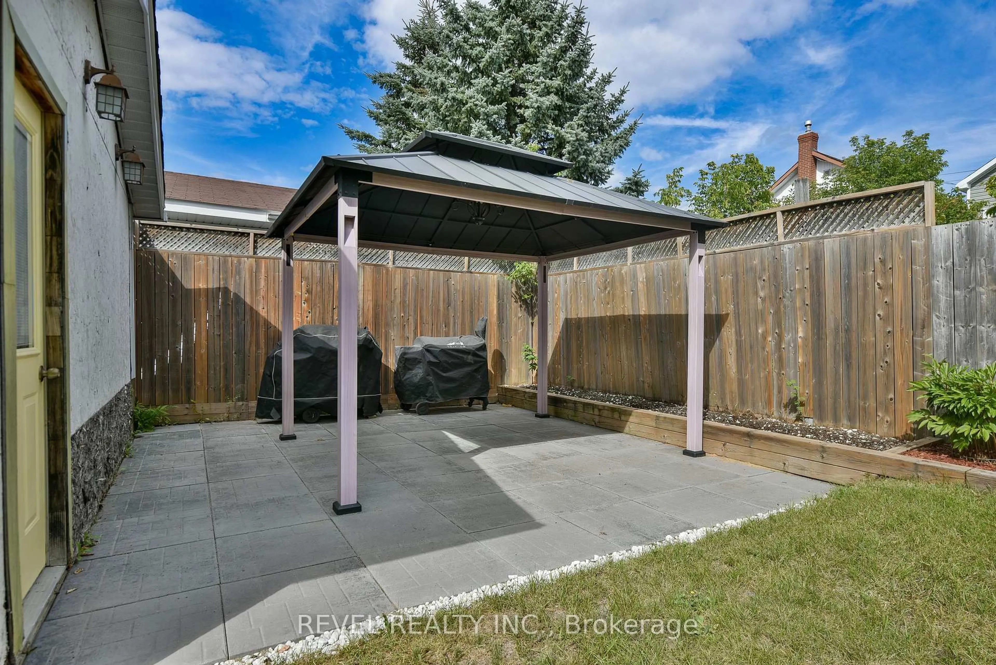 Patio, street for 548 Cedar St, Timmins Ontario P4N 2J5