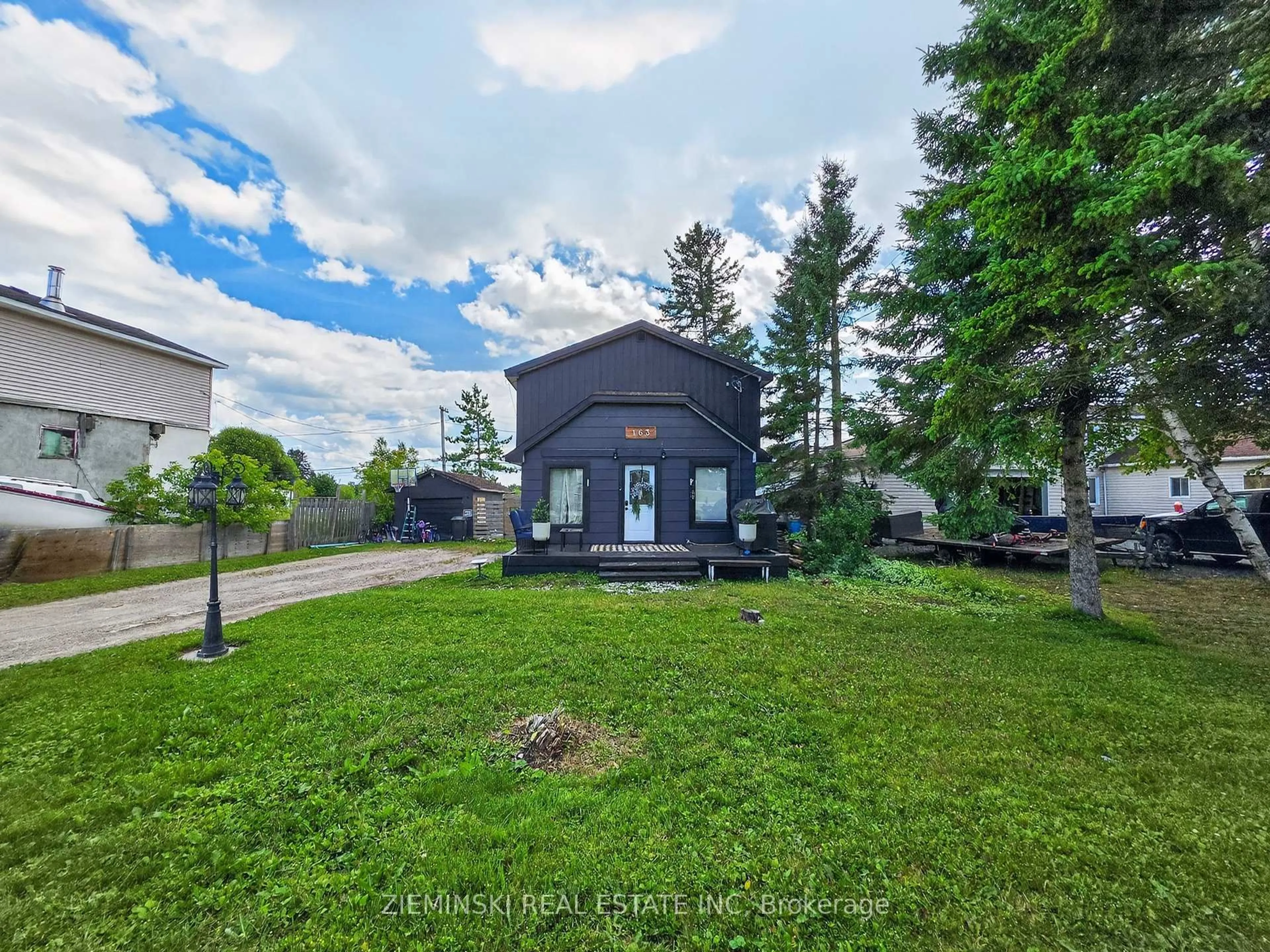 A pic from outside/outdoor area/front of a property/back of a property/a pic from drone, street for 163 Anson Dr, Iroquois Falls Ontario P0K 1E0