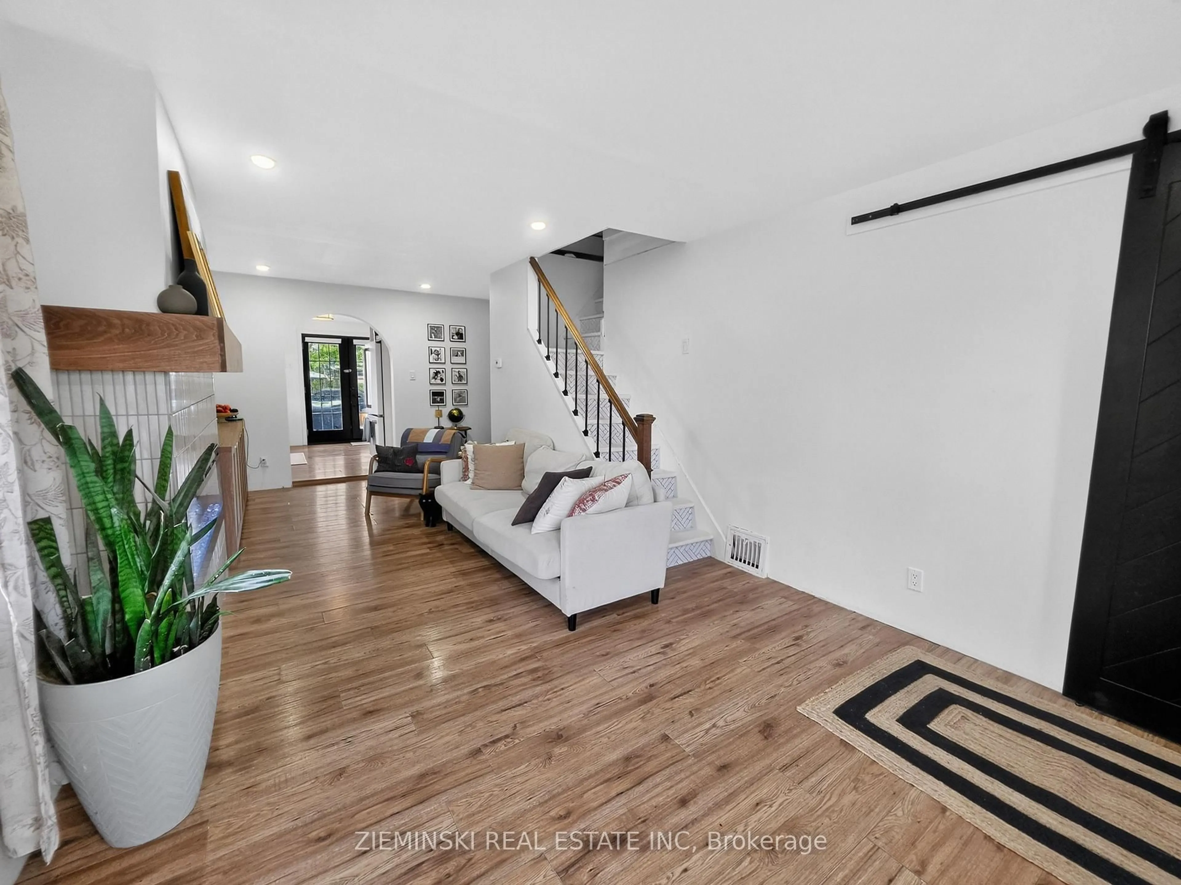 Indoor entryway for 163 Anson Dr, Iroquois Falls Ontario P0K 1E0