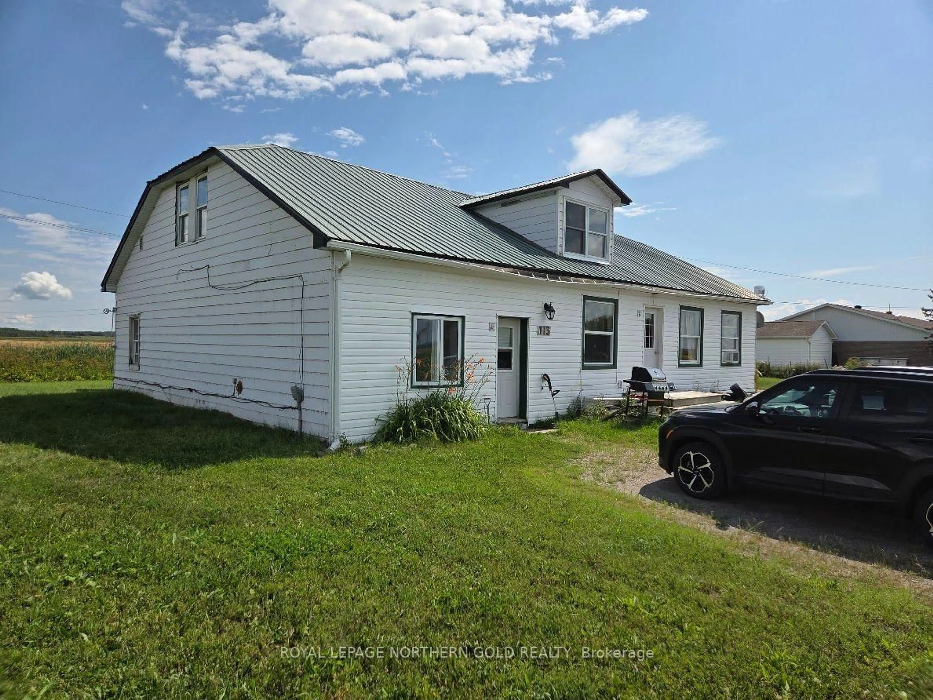 A pic from outside/outdoor area/front of a property/back of a property/a pic from drone, building for 113 Tenth Ave, Armstrong Ontario P0J 1E0