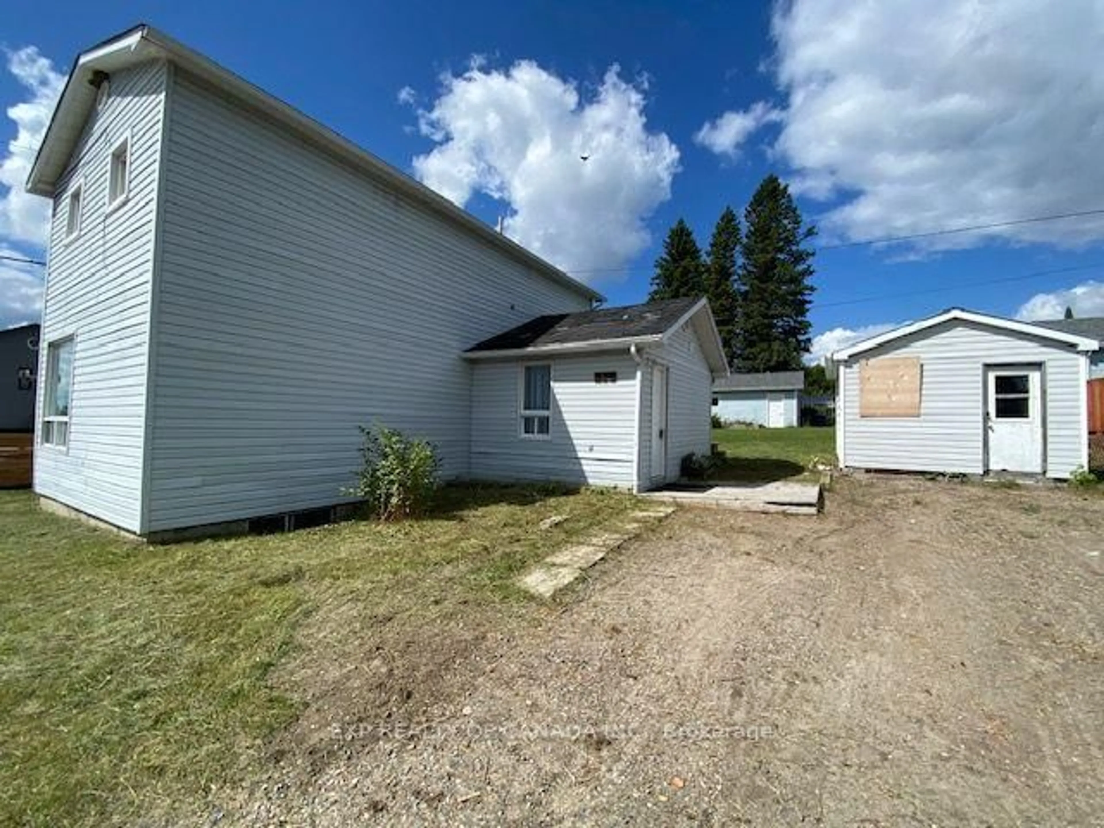 Shed for 275 Sixth St, Cochrane Ontario P0L 1C0