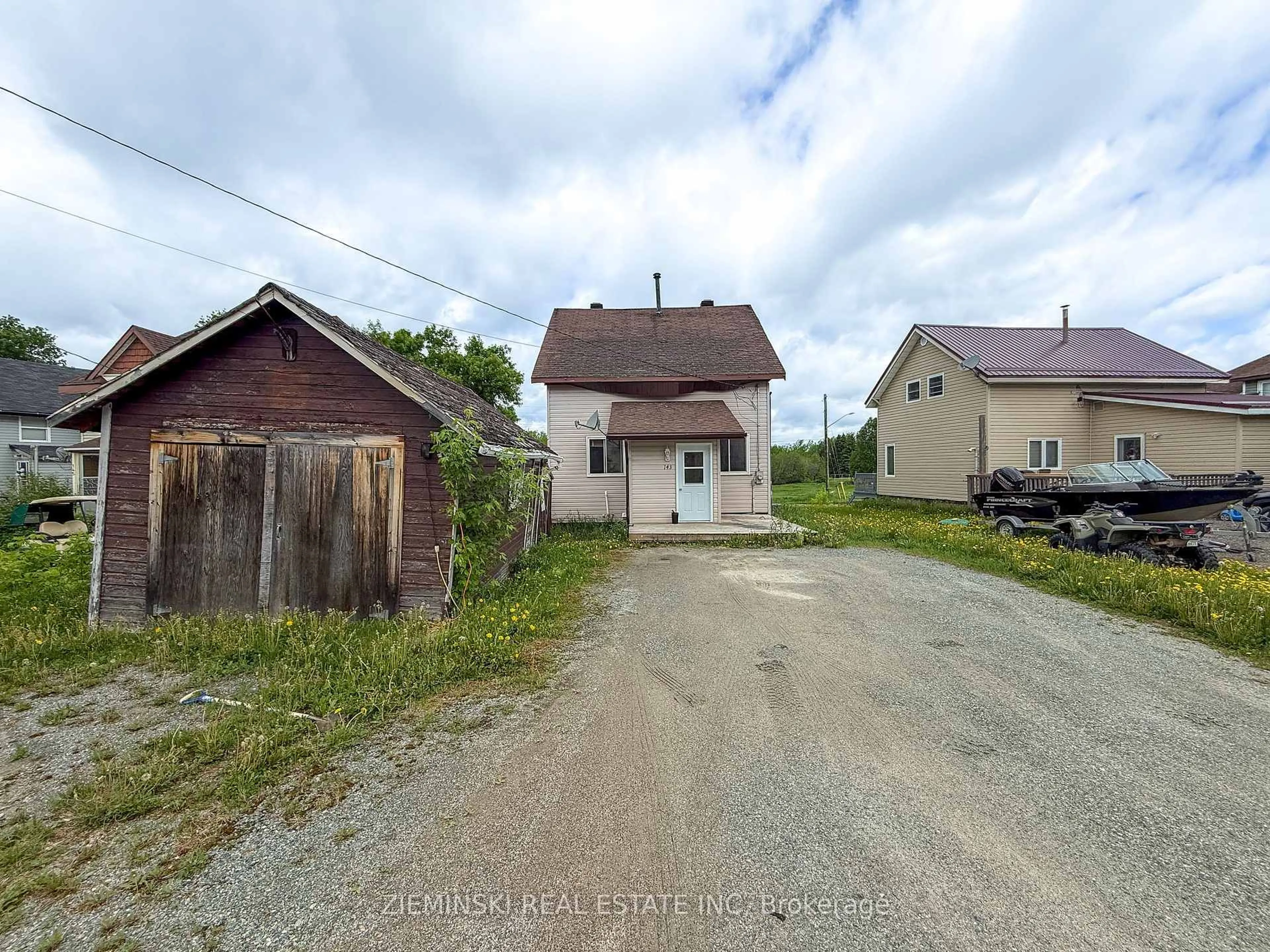 Shed for 143 Essex Ave, Iroquois Falls Ontario P0K 1E0