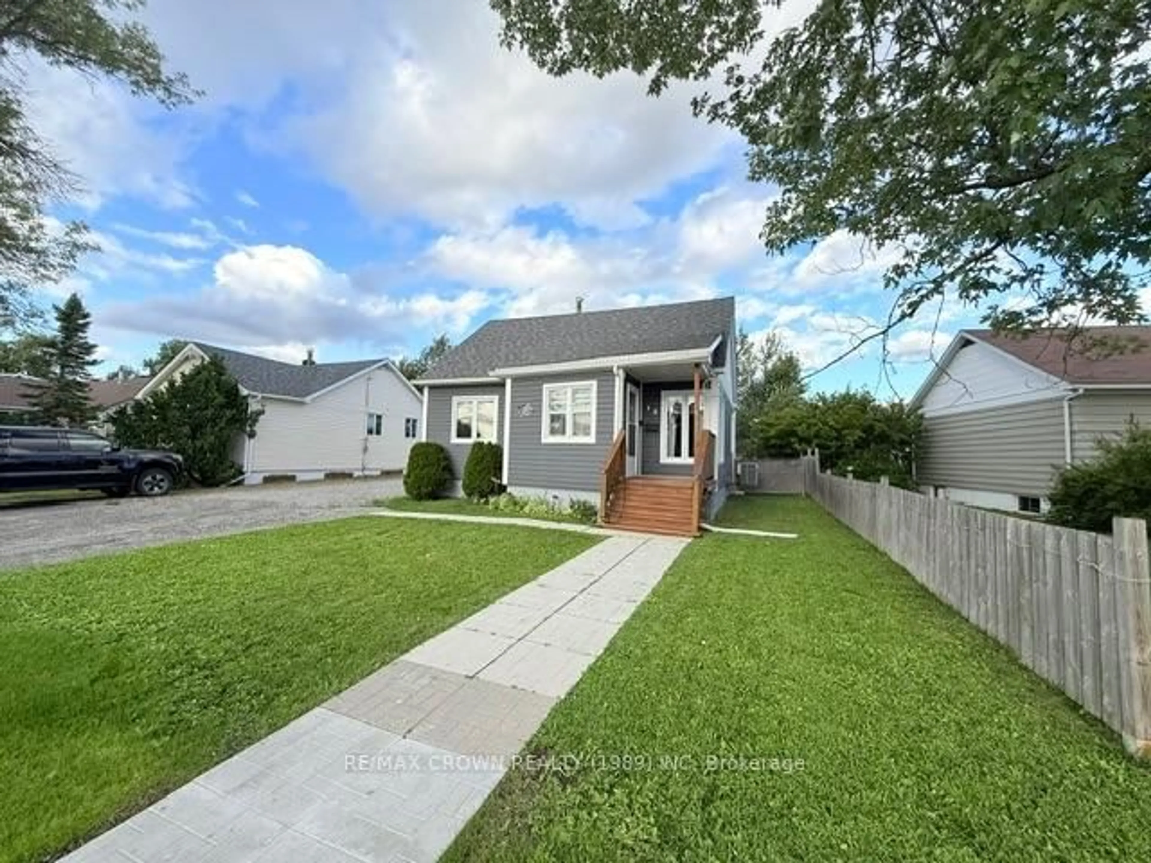 Home with vinyl exterior material, street for 13 Oak St, Kapuskasing Ontario P5N 2A1