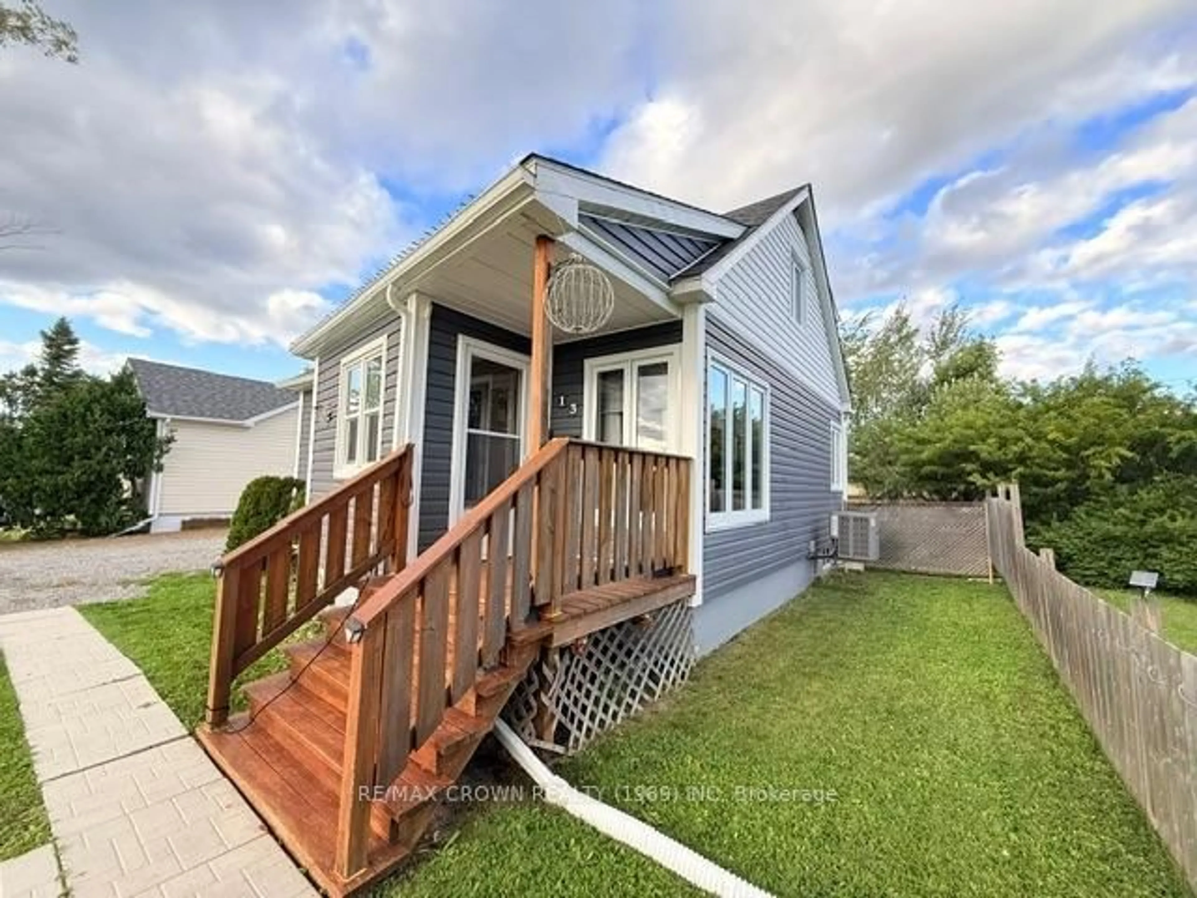 Home with vinyl exterior material, street for 13 Oak St, Kapuskasing Ontario P5N 2A1