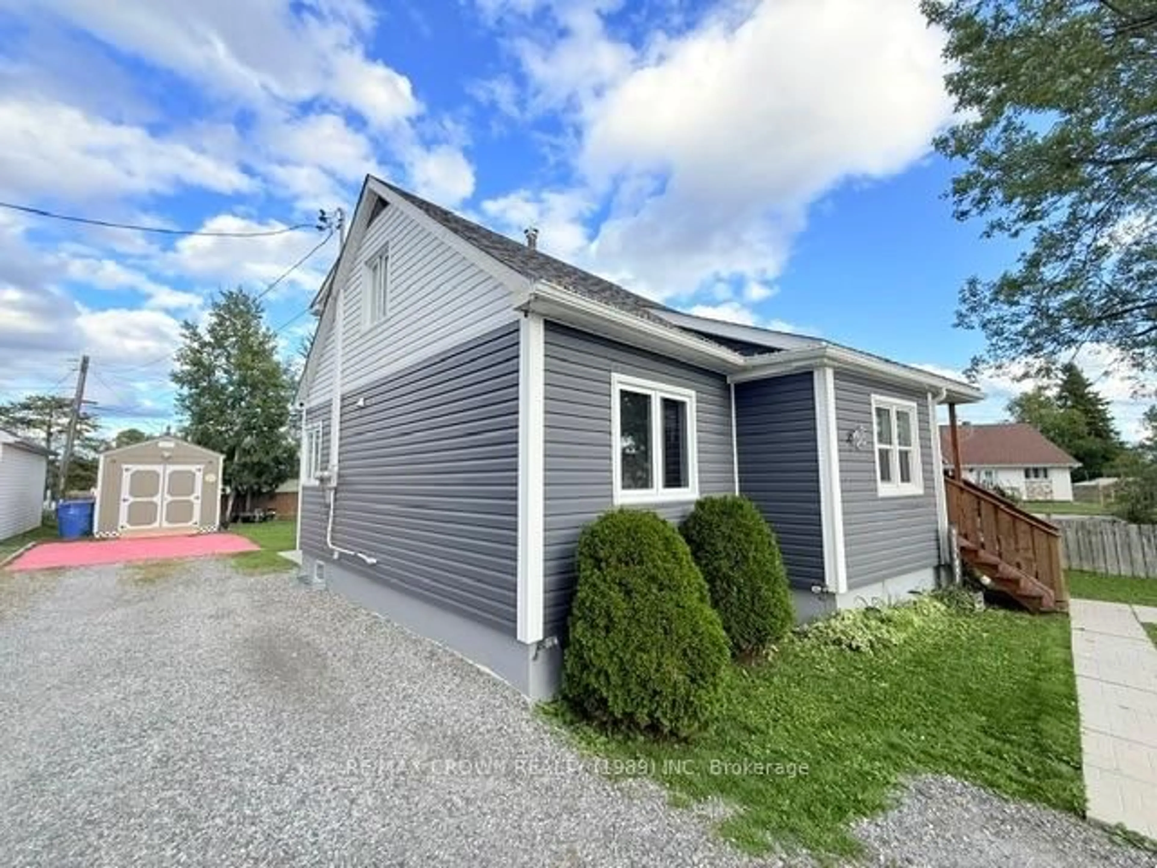 Home with vinyl exterior material, street for 13 Oak St, Kapuskasing Ontario P5N 2A1