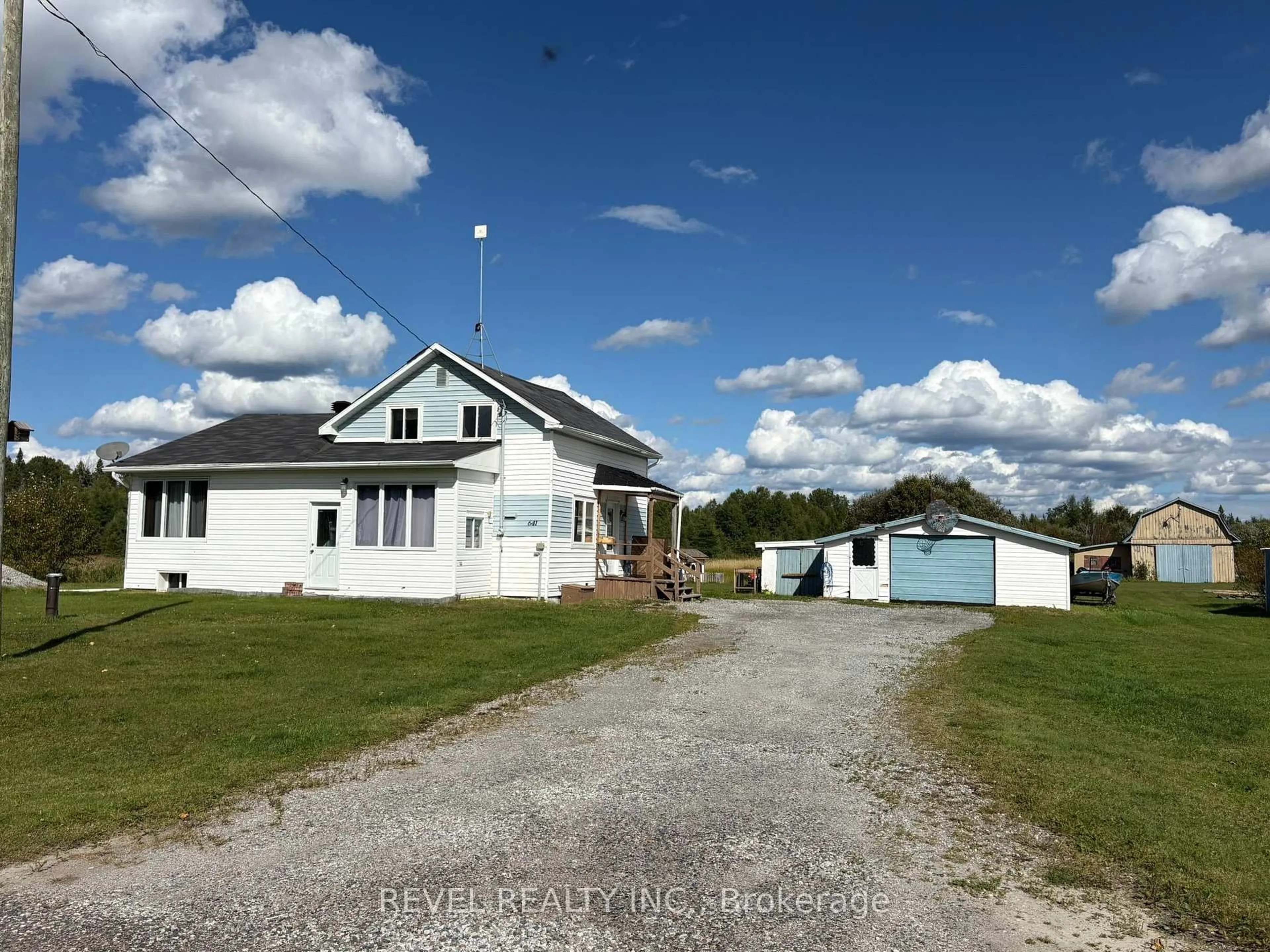 A pic from outside/outdoor area/front of a property/back of a property/a pic from drone, unknown for 641 Thomas Rd #(Fauquier), Kapuskasing Ontario P0L 1G0