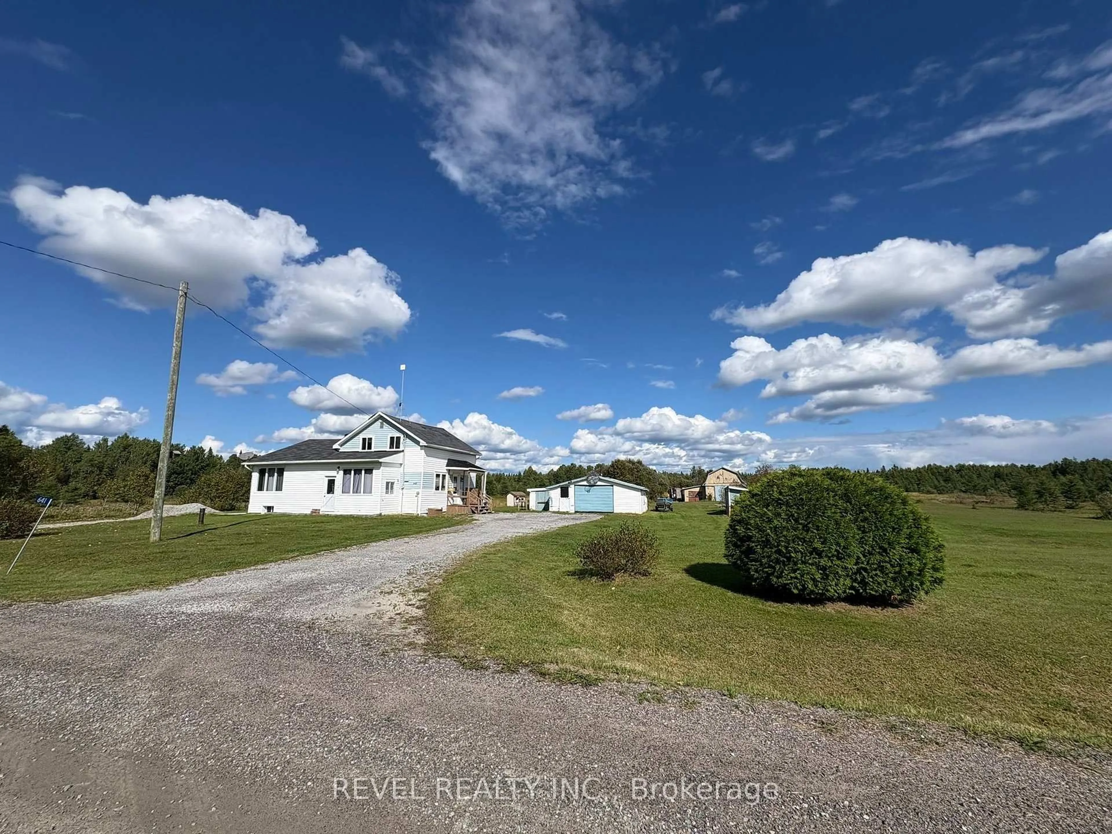 A pic from outside/outdoor area/front of a property/back of a property/a pic from drone, unknown for 641 Thomas Rd #(Fauquier), Kapuskasing Ontario P0L 1G0