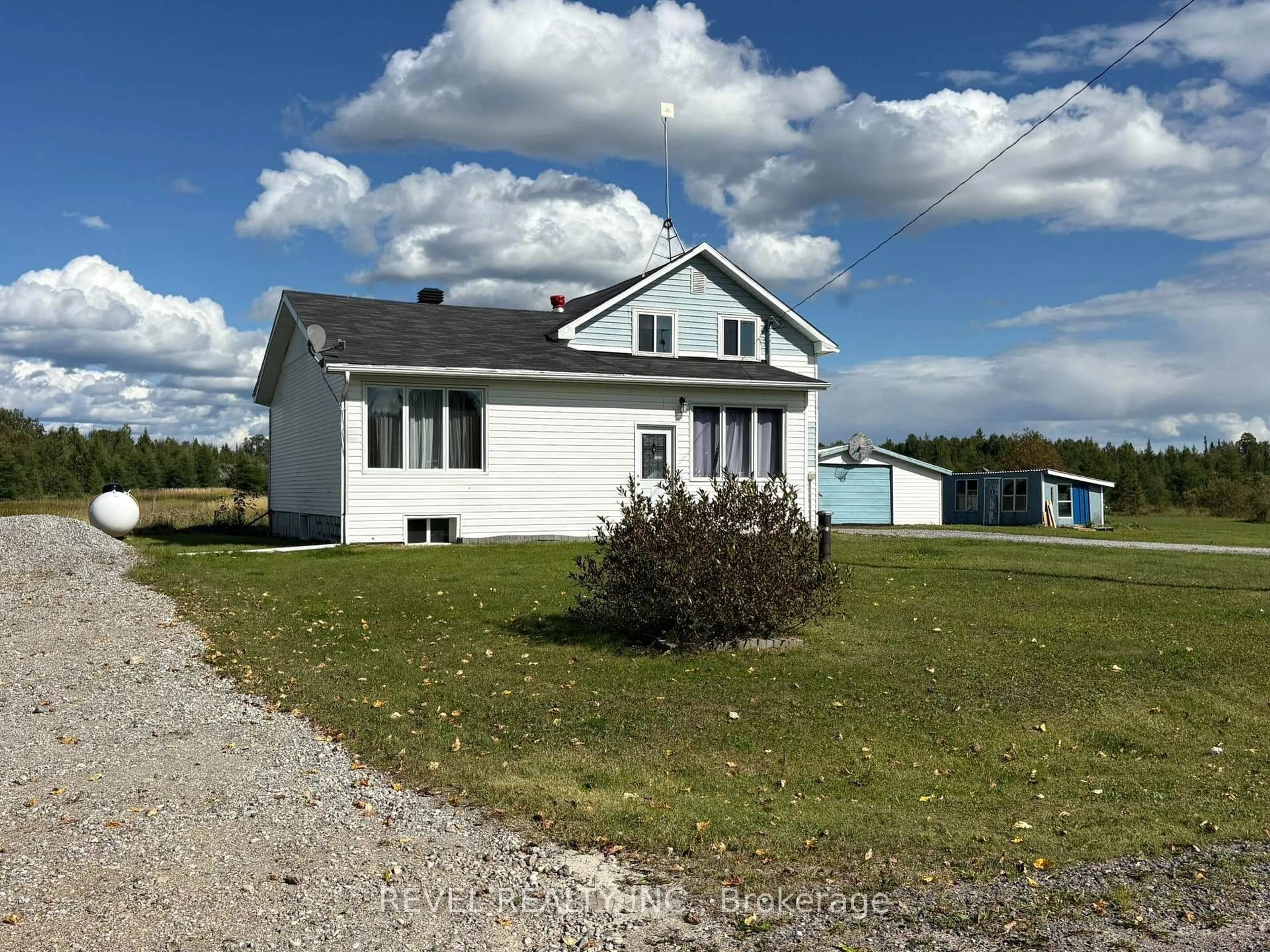 A pic from outside/outdoor area/front of a property/back of a property/a pic from drone, building for 641 Thomas Rd #(Fauquier), Kapuskasing Ontario P0L 1G0