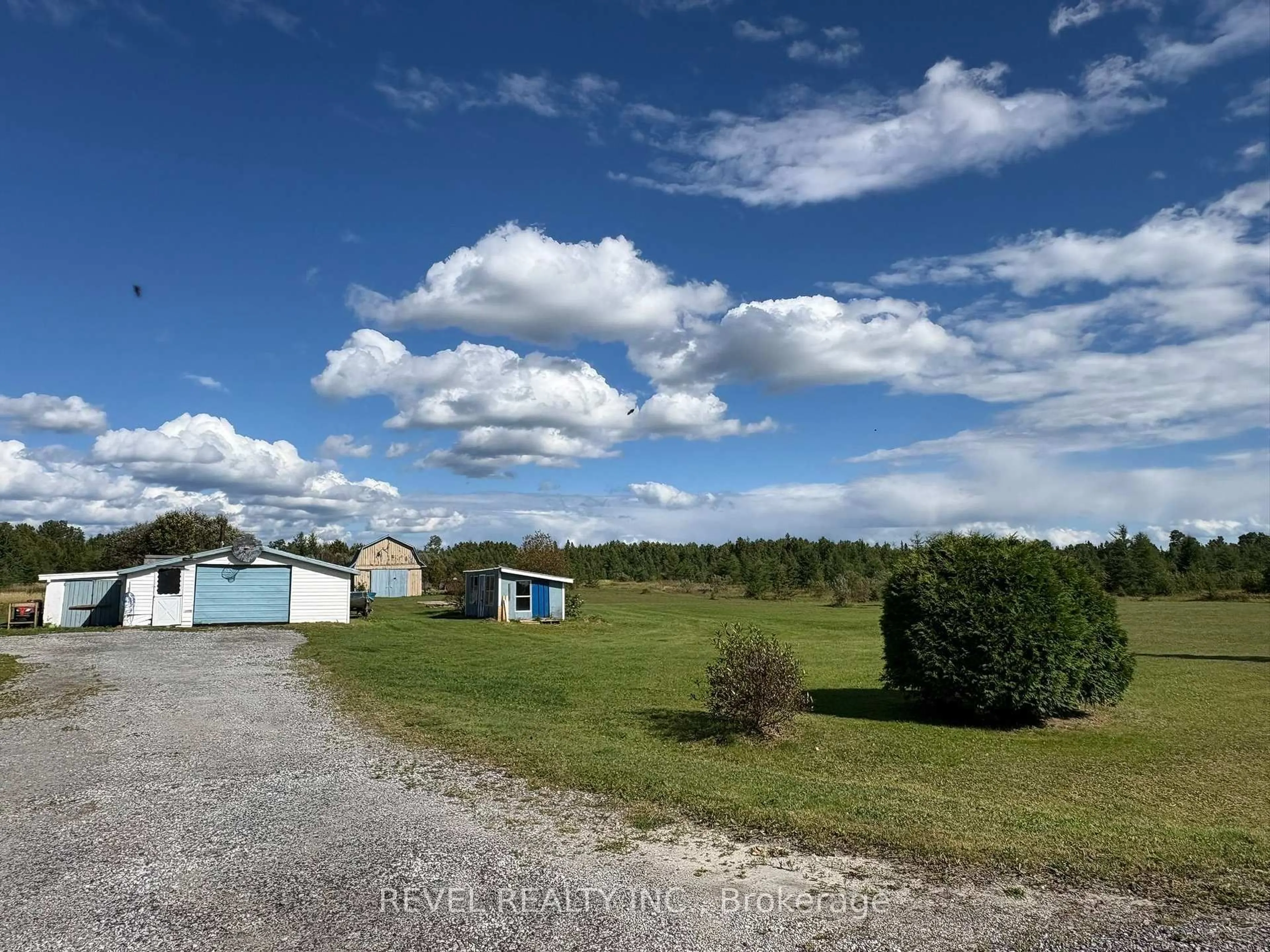 A pic from outside/outdoor area/front of a property/back of a property/a pic from drone, unknown for 641 Thomas Rd #(Fauquier), Kapuskasing Ontario P0L 1G0