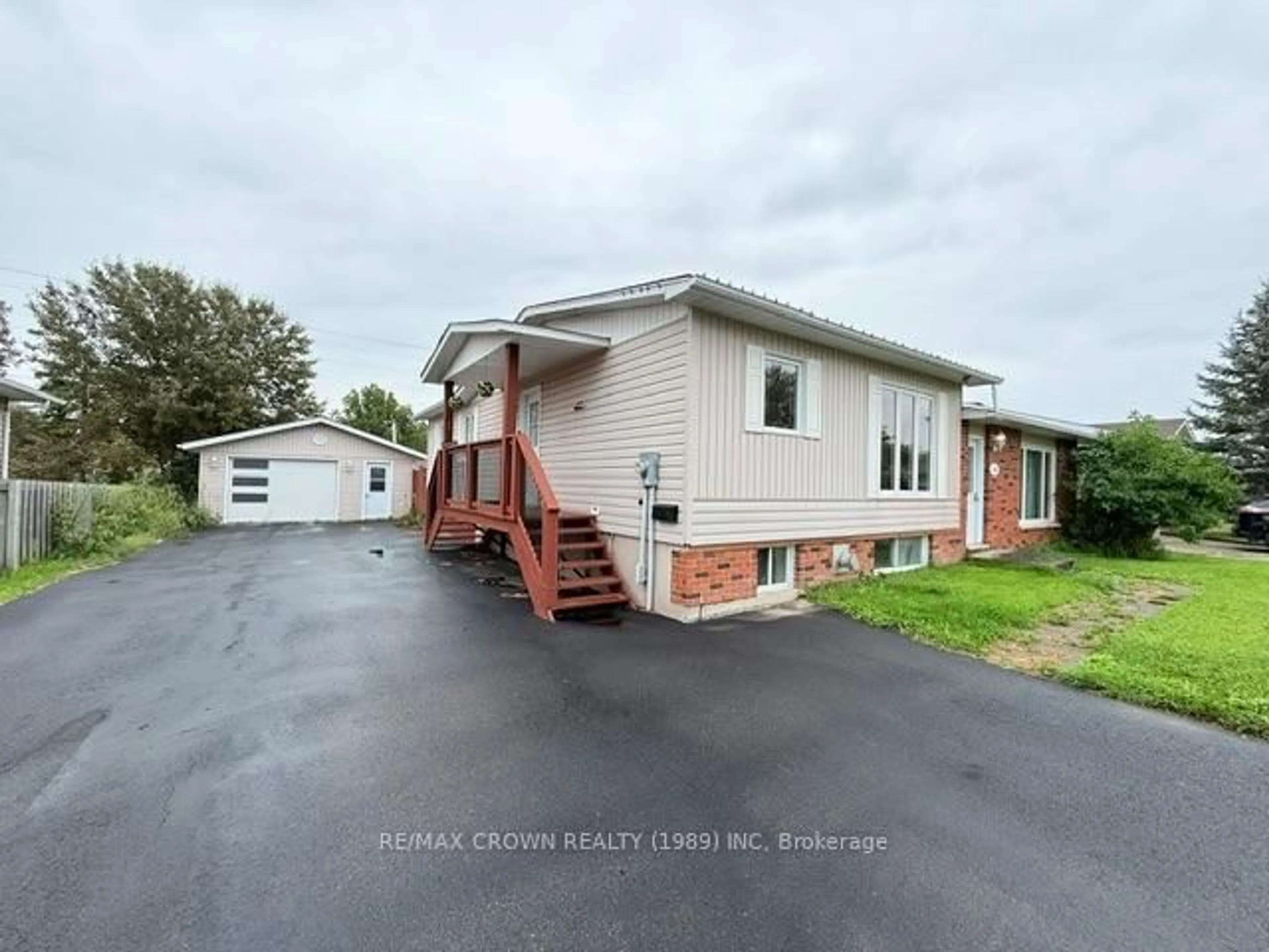 Unknown for 16 Mateev Ave, Kapuskasing Ontario P5N 3E5