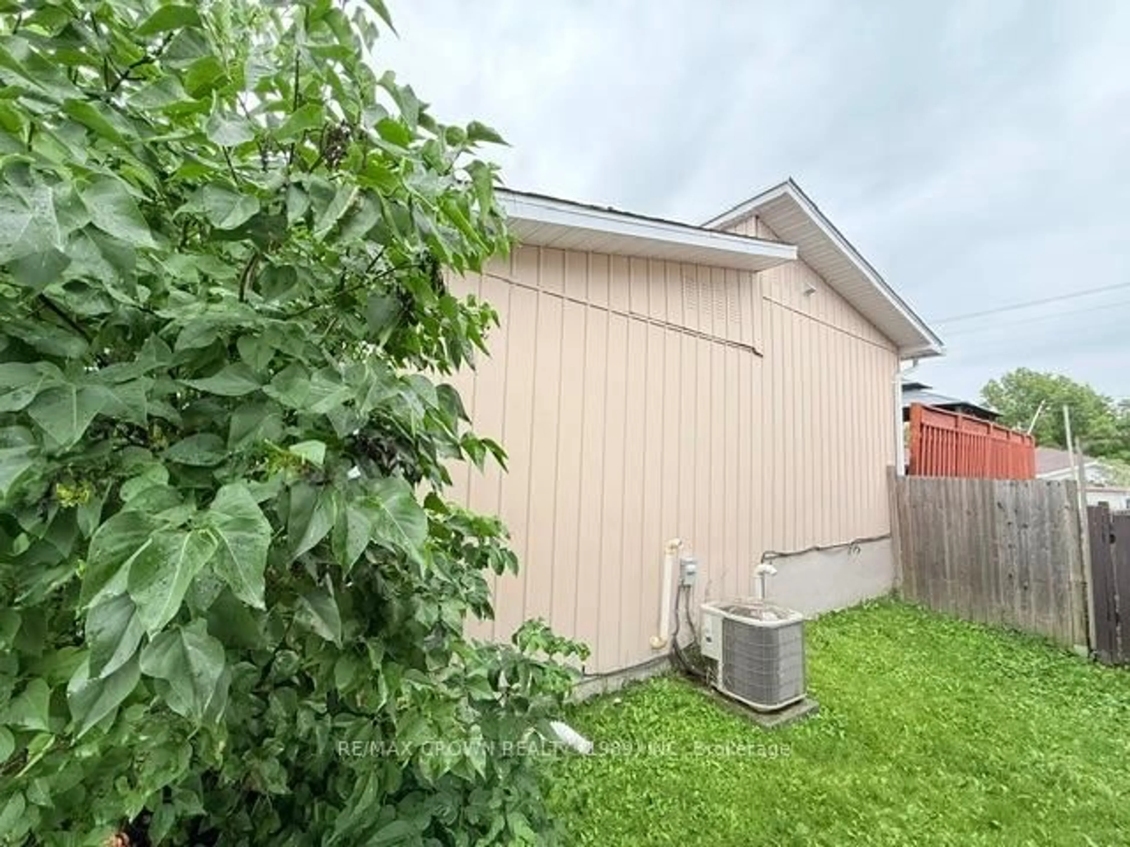 Shed for 16 Mateev Ave, Kapuskasing Ontario P5N 3E5