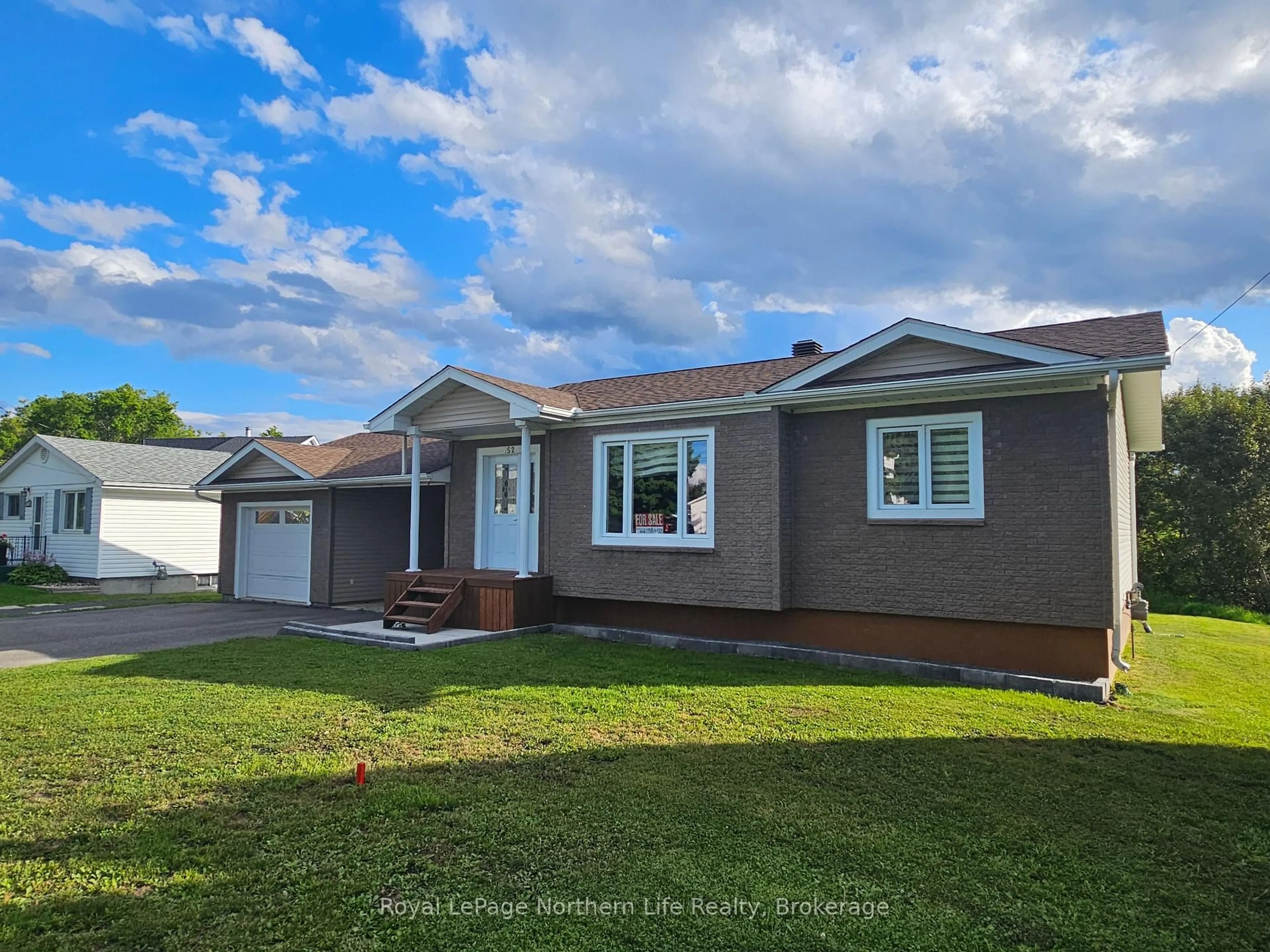 Home with vinyl exterior material, street for 152 PINE St, Temiskaming Shores Ontario P0J 1P0