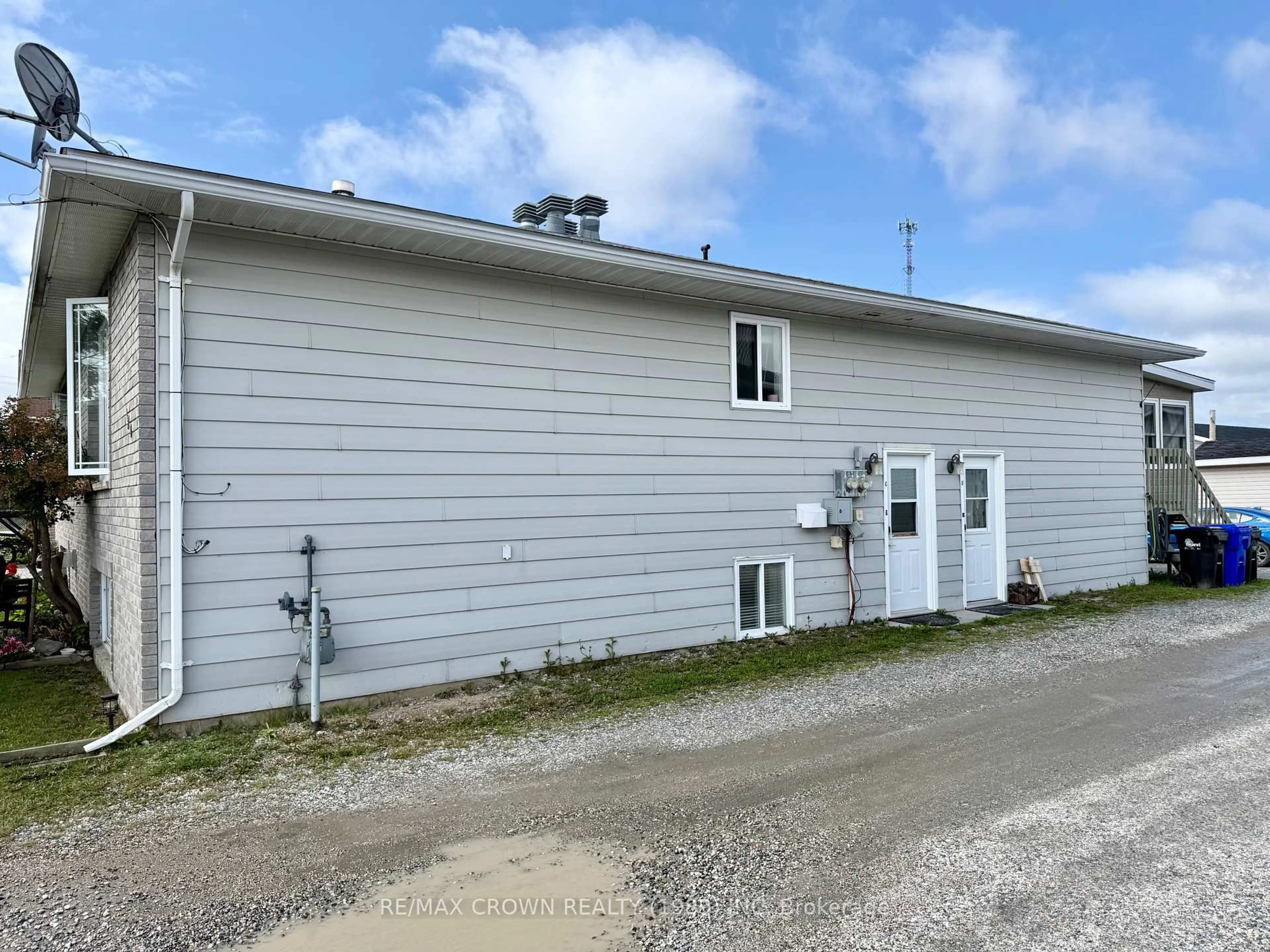 A pic from outside/outdoor area/front of a property/back of a property/a pic from drone, building for 420 Brisson Blvd, Hearst Ontario P0L 1N0