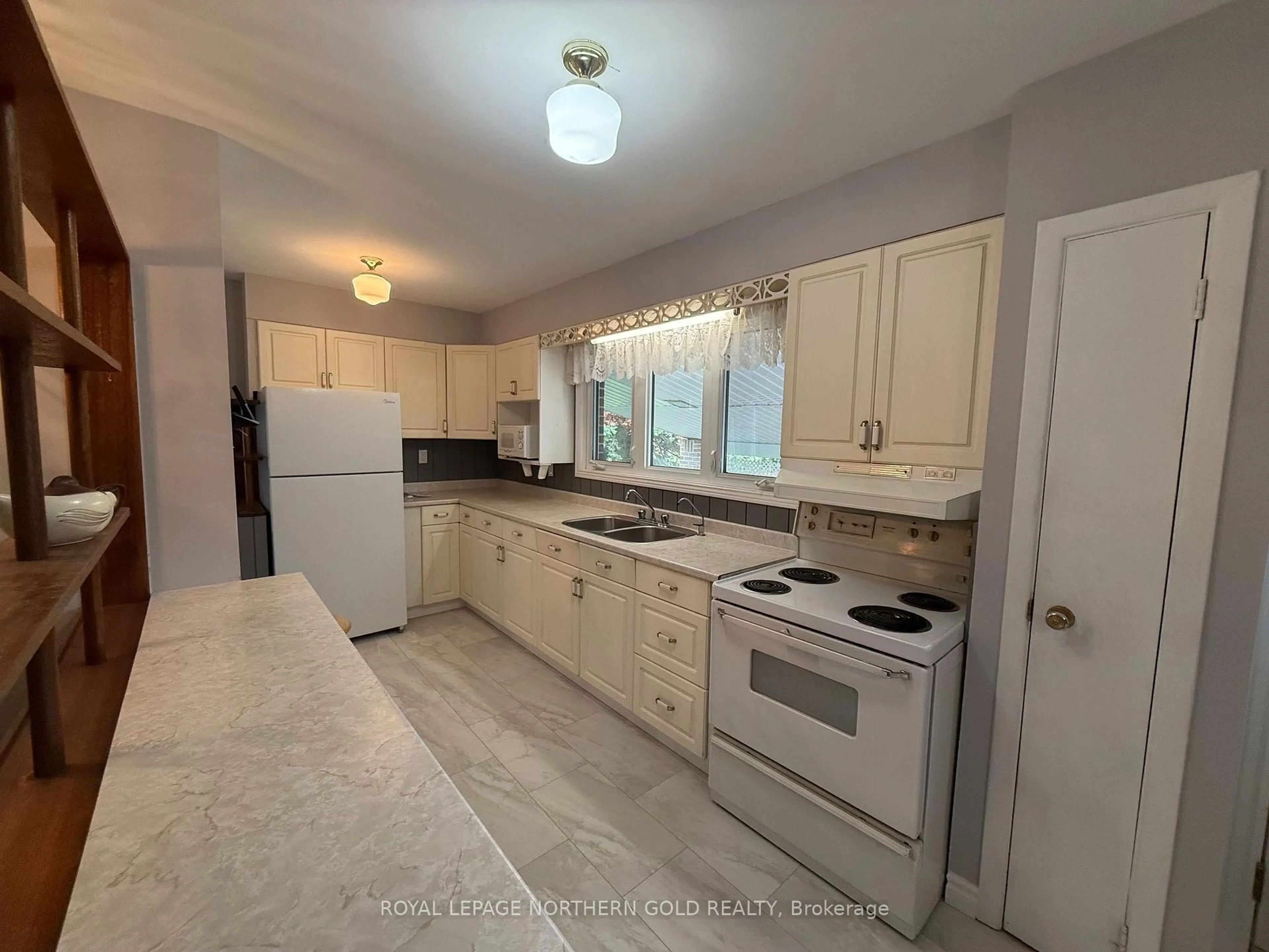 Standard kitchen, ceramic/tile floor for 29 Macpherson Ave, Kirkland Lake Ontario P2N 1B7