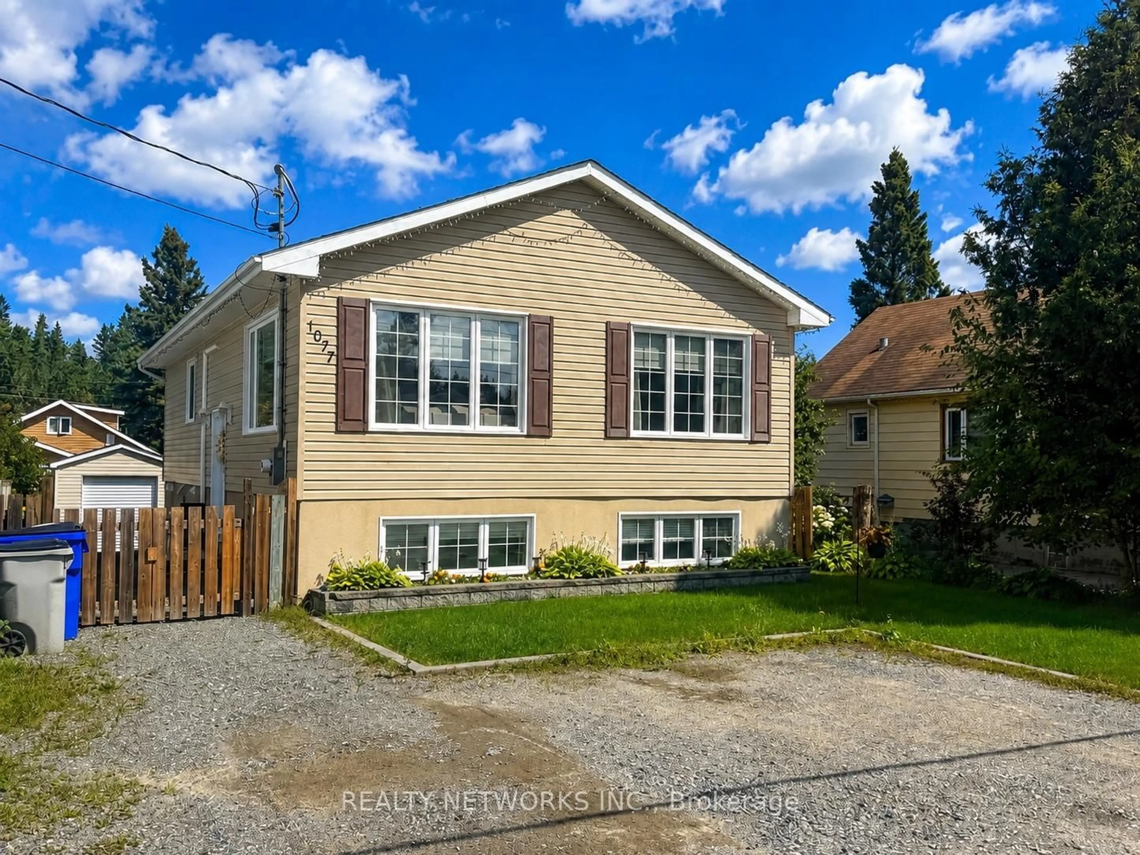 Home with vinyl exterior material, street for 1077 Brundy Ave, Timmins Ontario P0N 1G0