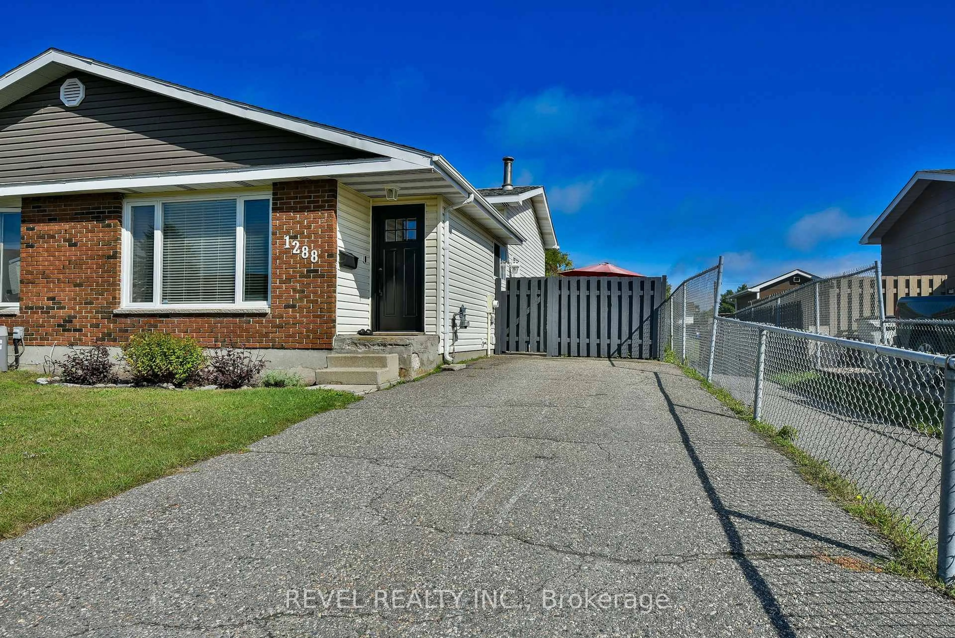 A pic from outside/outdoor area/front of a property/back of a property/a pic from drone, street for 1288 Chenier Ave, Timmins Ontario P4R 1A7