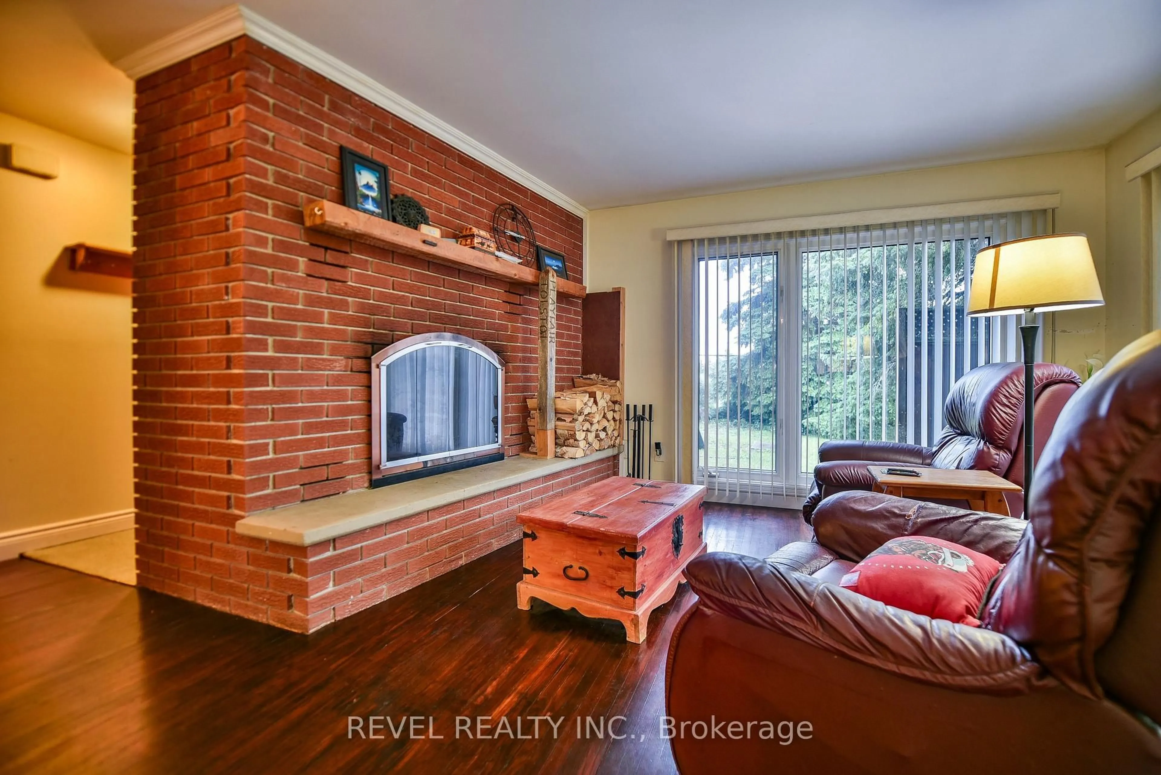 Living room with furniture, unknown for 190 Quartz Ave, Timmins Ontario P4N 4L7