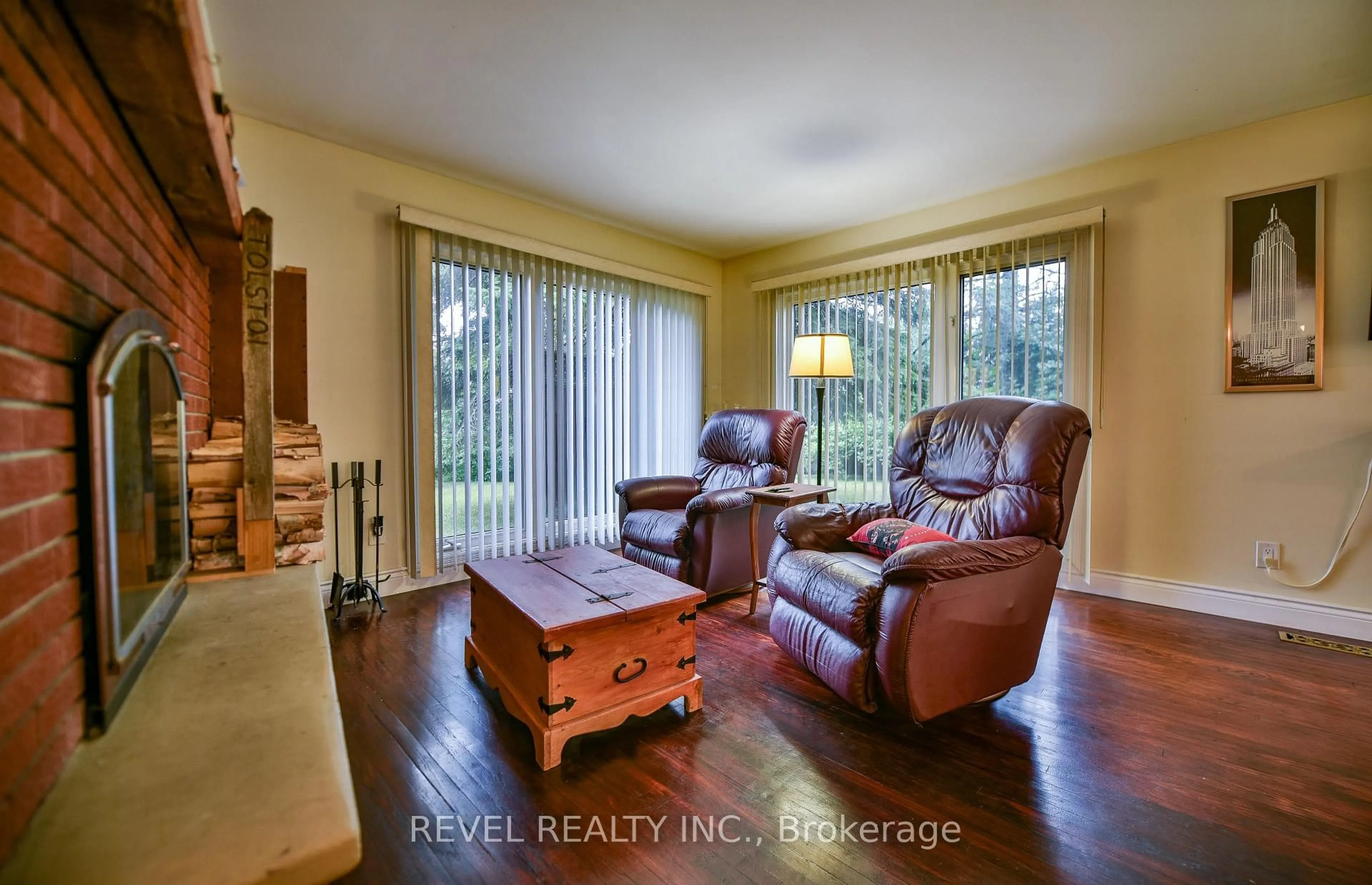 Living room with furniture, unknown for 190 Quartz Ave, Timmins Ontario P4N 4L7