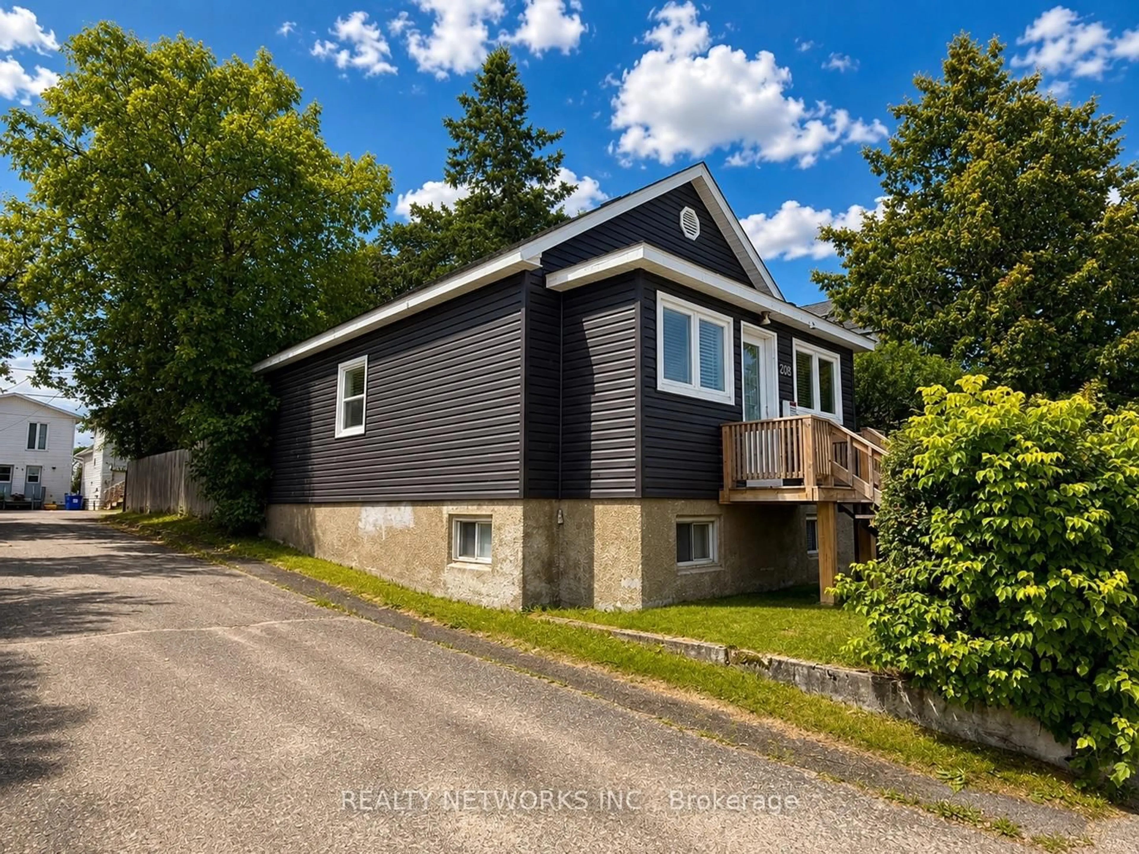 Home with vinyl exterior material, street for 208 Toke St, Timmins Ontario P4N 6V1